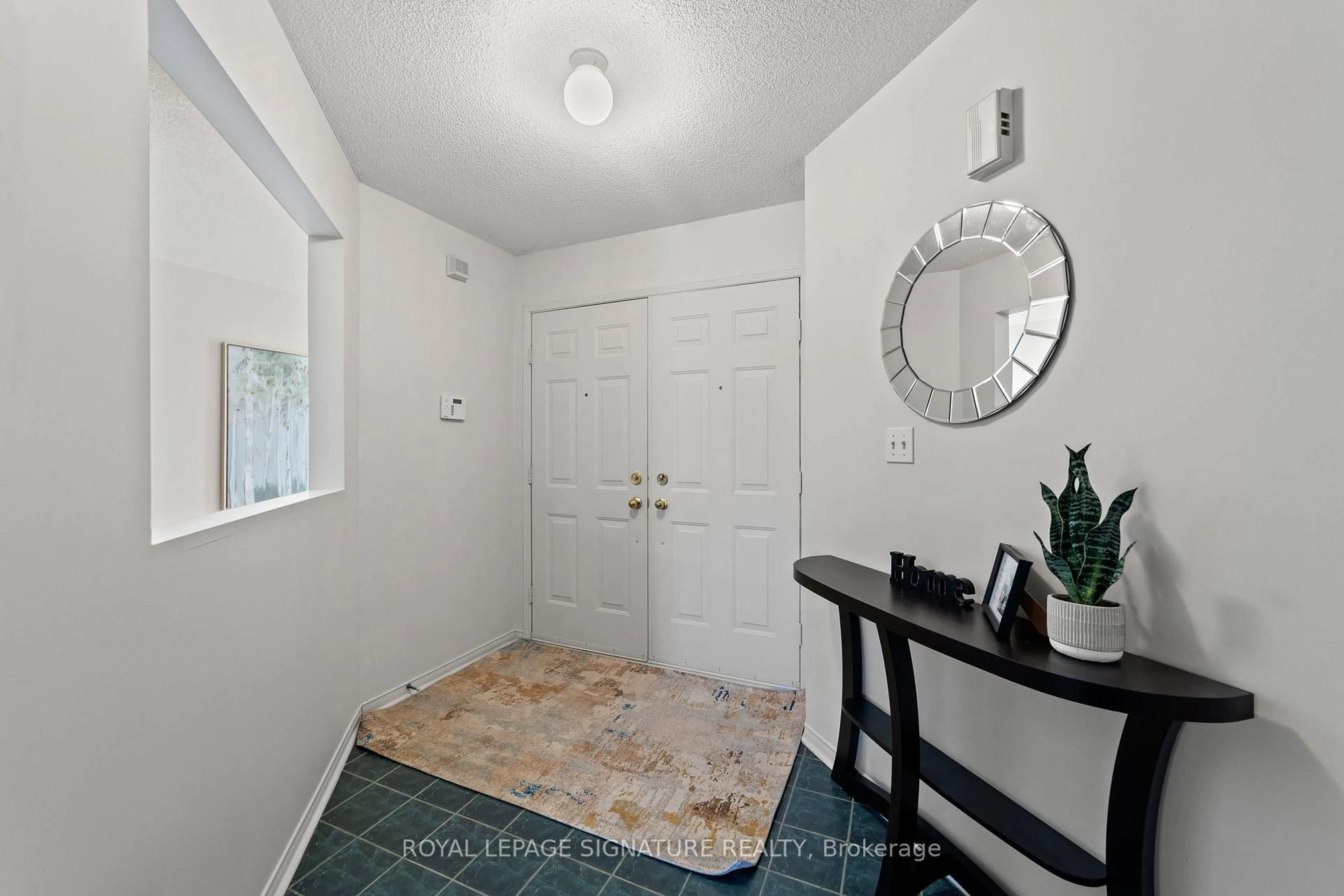 Indoor entryway for 35 Valleywood Dr, Whitby Ontario L1R 2J6