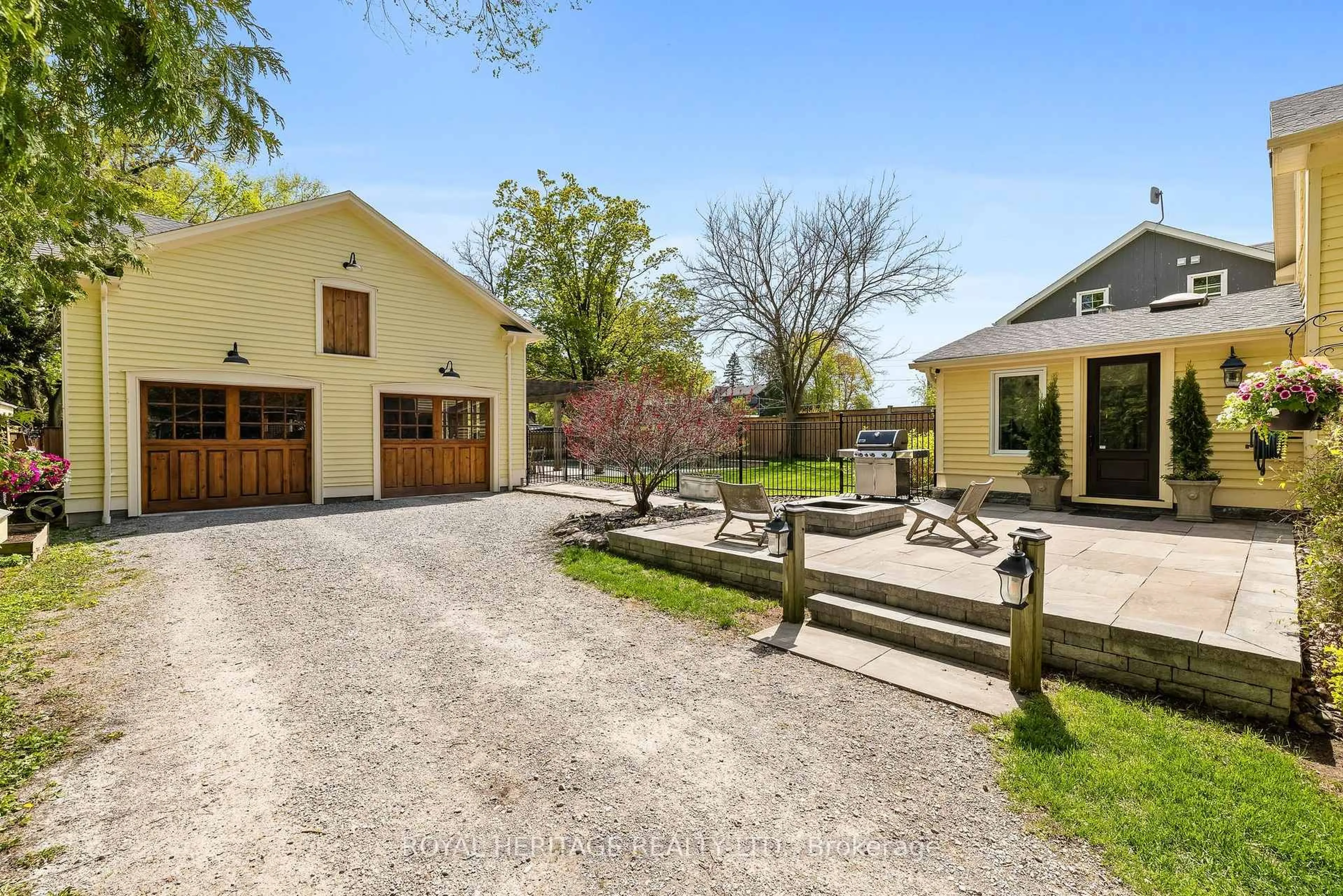 Patio, street for 345 Whitevale Rd, Pickering Ontario L9P 0J3
