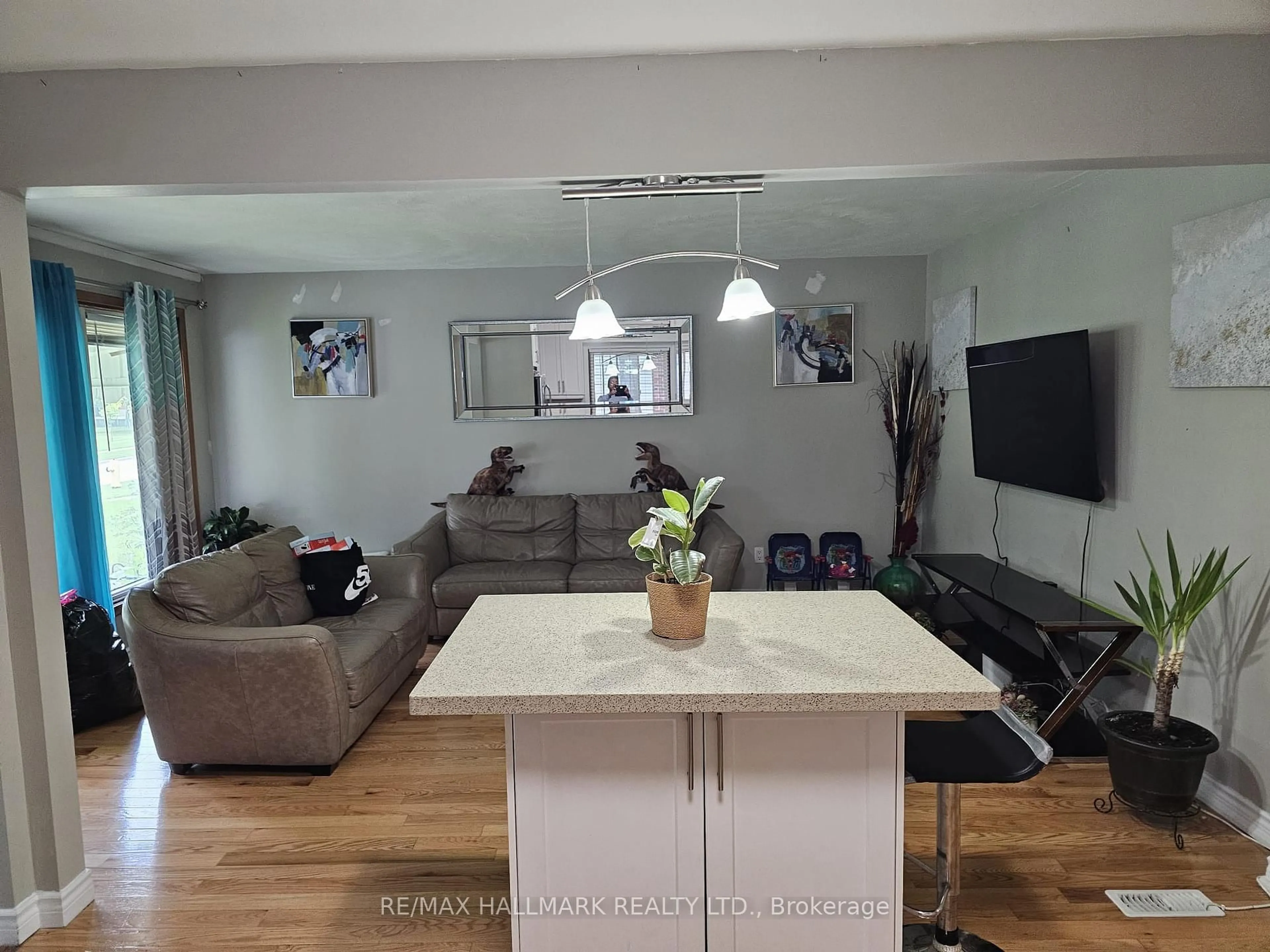 Living room with furniture, unknown for 205 Grenfell St, Oshawa Ontario L1J 4W3