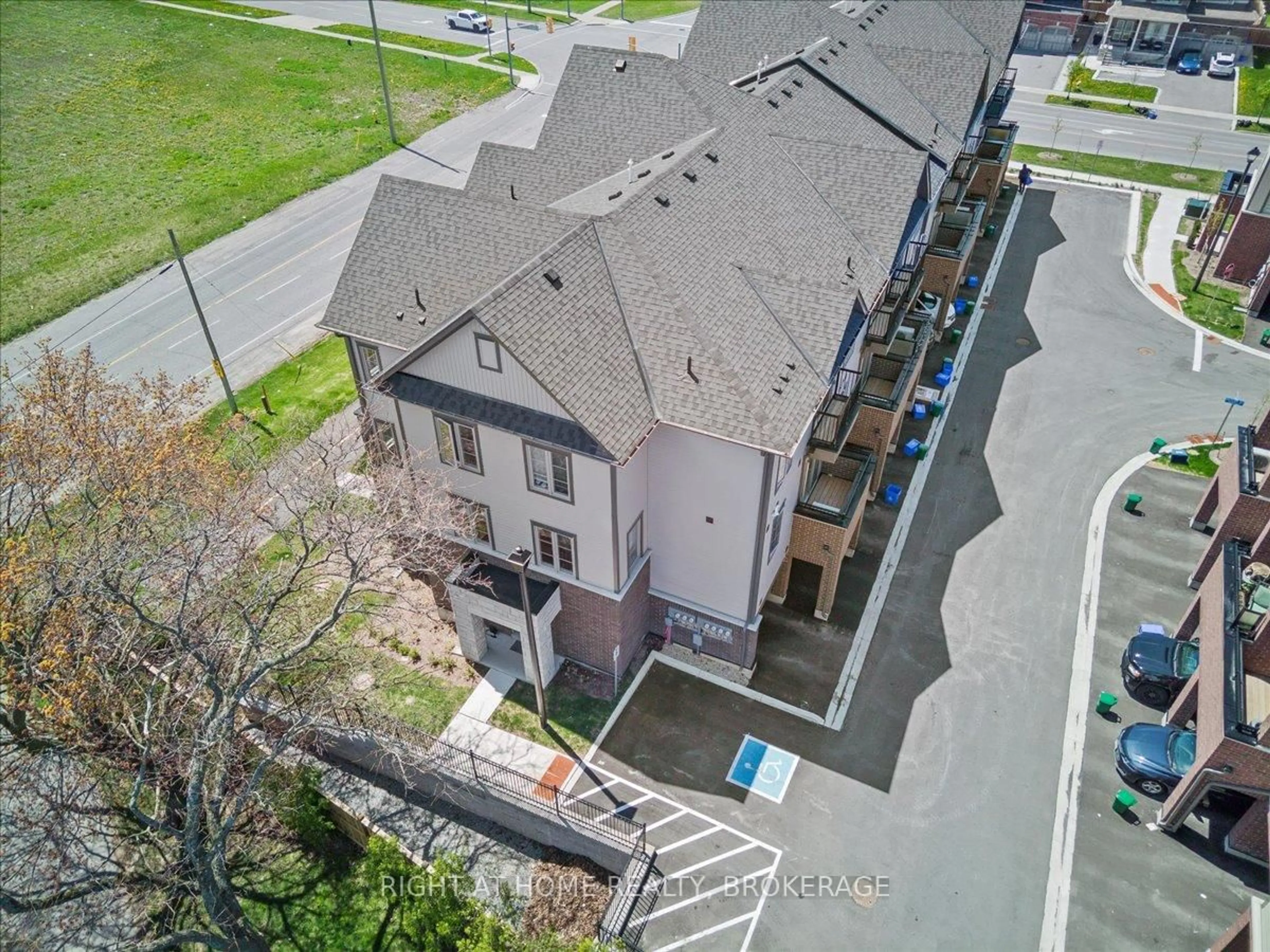 A pic from outside/outdoor area/front of a property/back of a property/a pic from drone, unknown for 1534 Bloor St, Clarington Ontario L1E 0G9