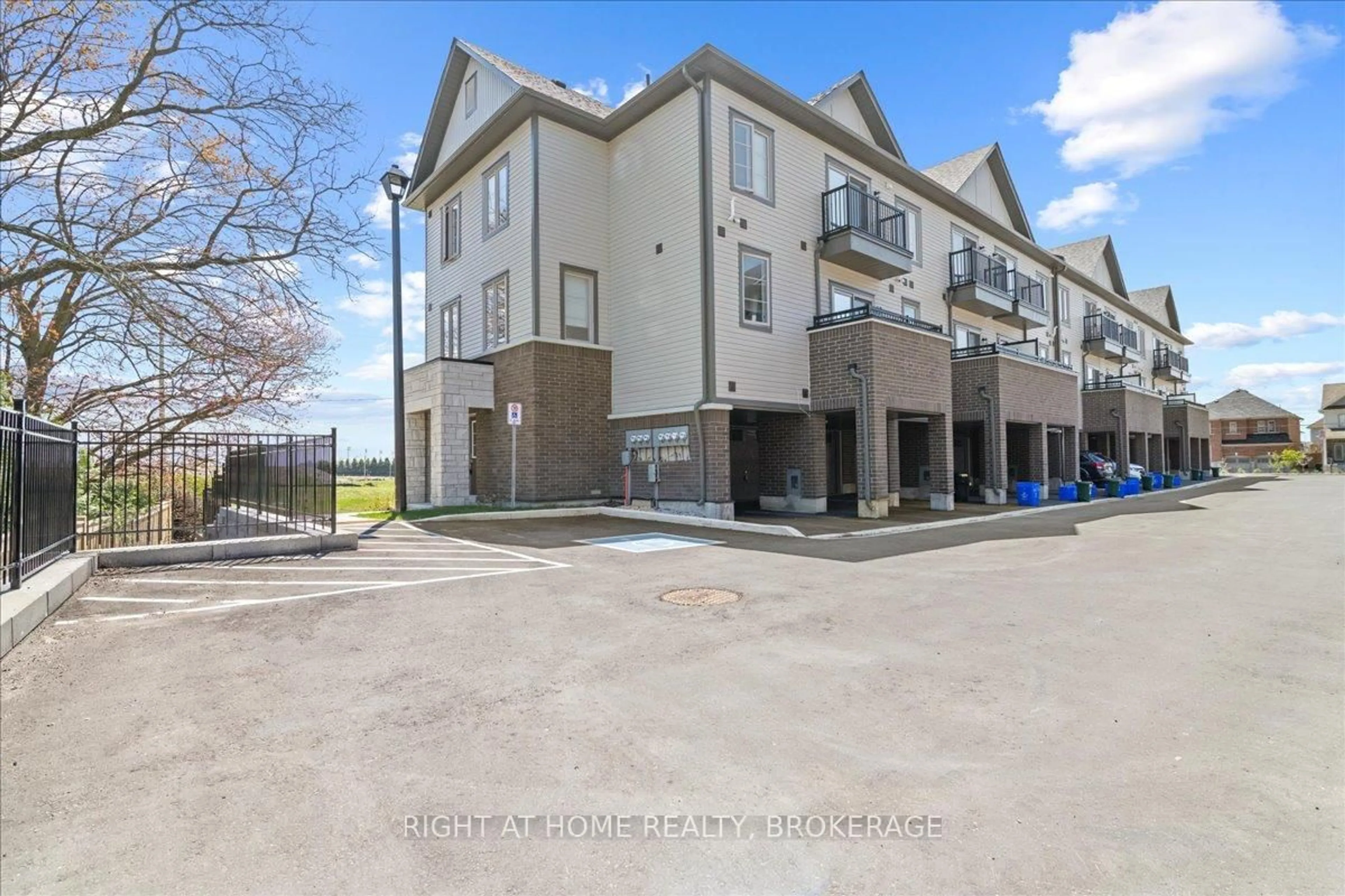 A pic from outside/outdoor area/front of a property/back of a property/a pic from drone, unknown for 1534 Bloor St, Clarington Ontario L1E 0G9