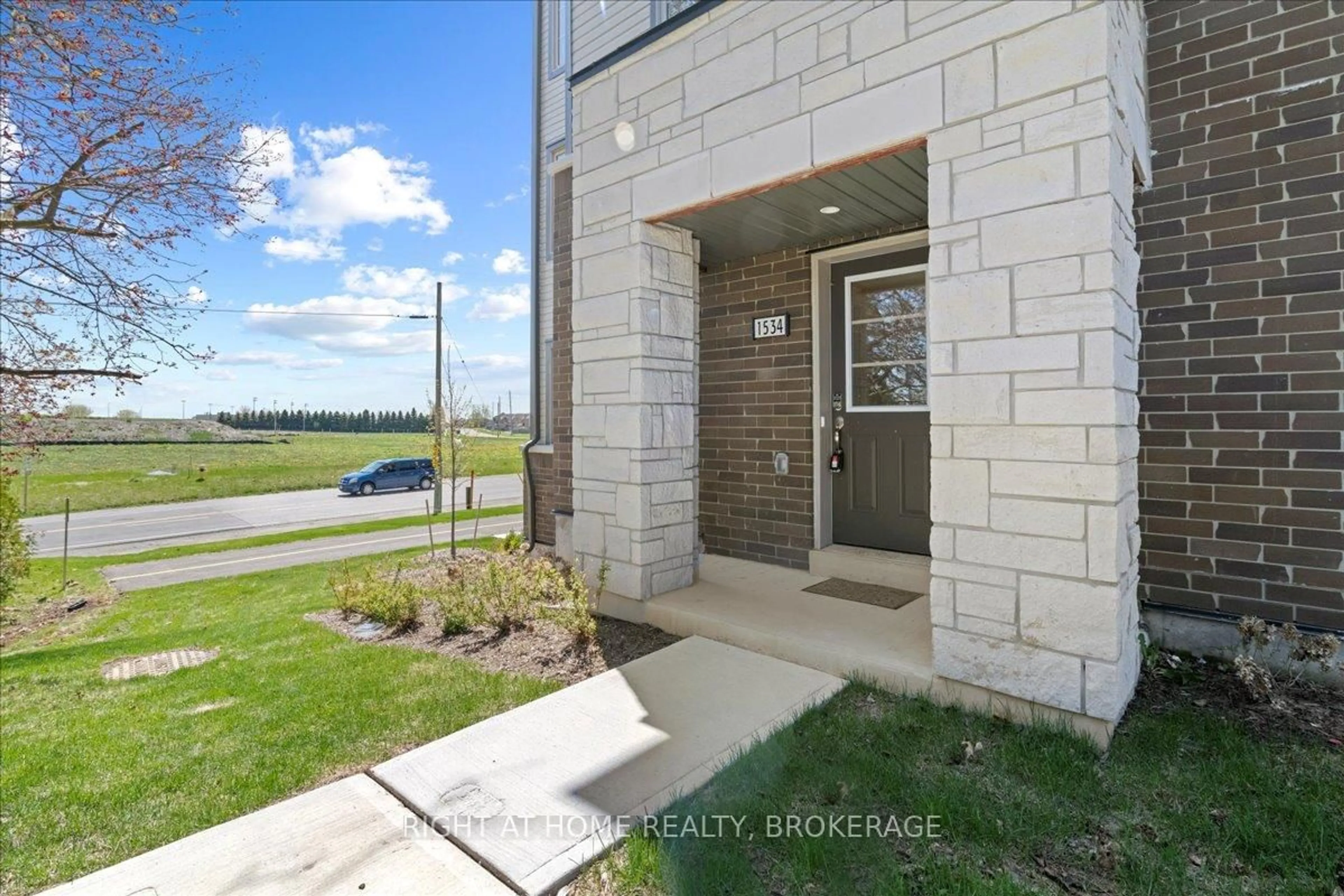 Unknown for 1534 Bloor St, Clarington Ontario L1E 0G9