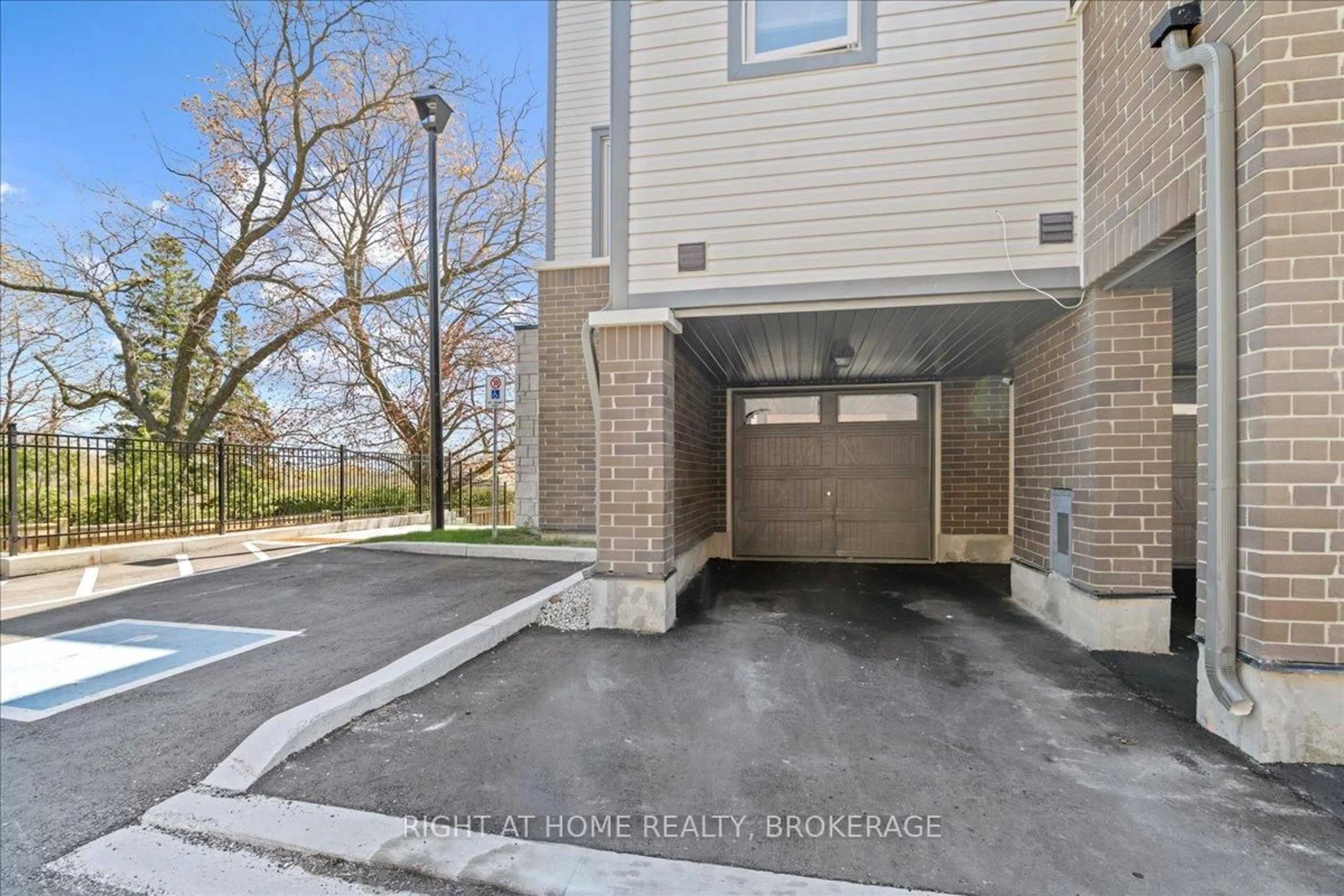 Unknown for 1534 Bloor St, Clarington Ontario L1E 0G9