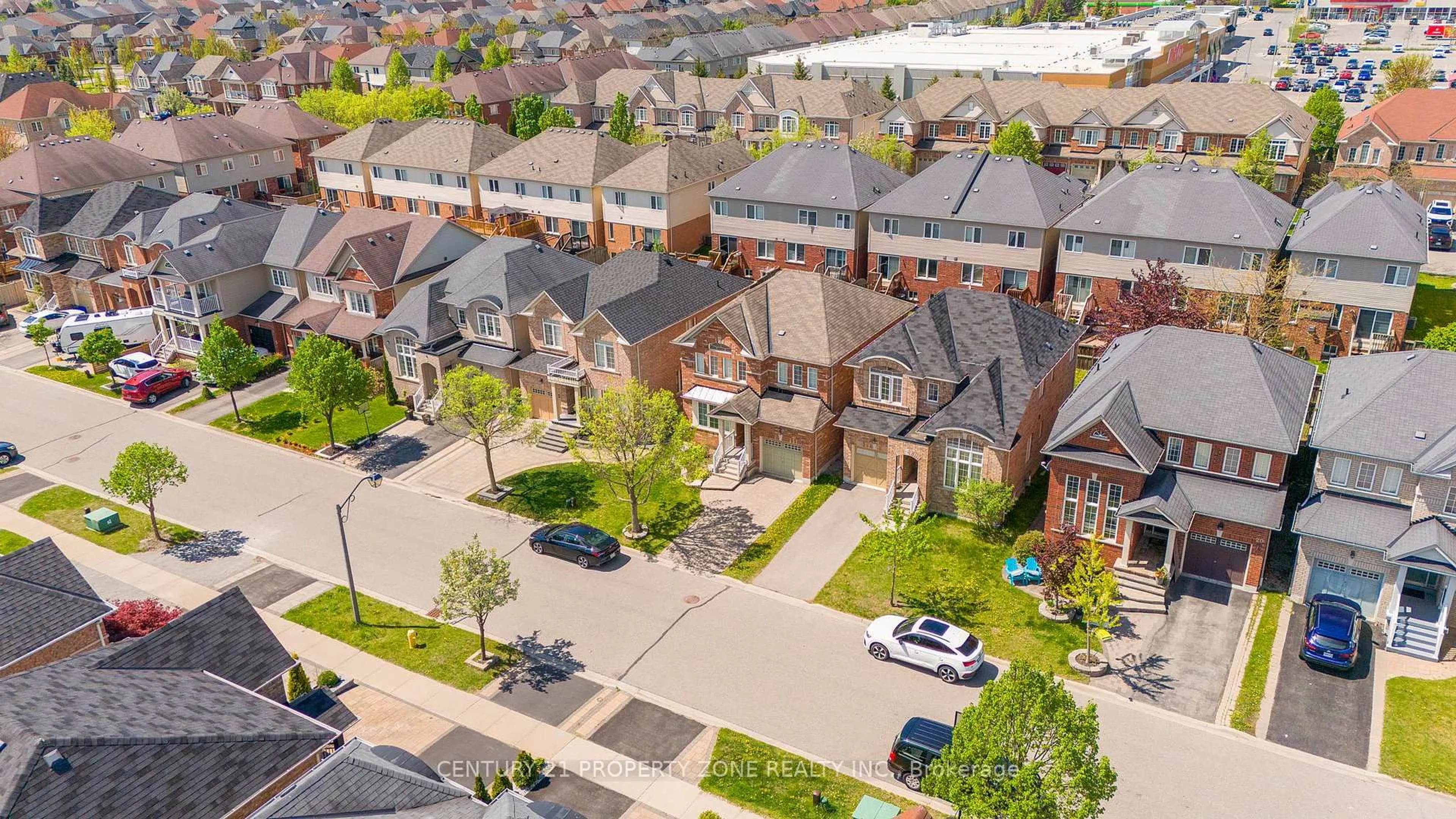 A pic from outside/outdoor area/front of a property/back of a property/a pic from drone, street for 16 Watersplace Ave, Ajax Ontario L1Z 0H5