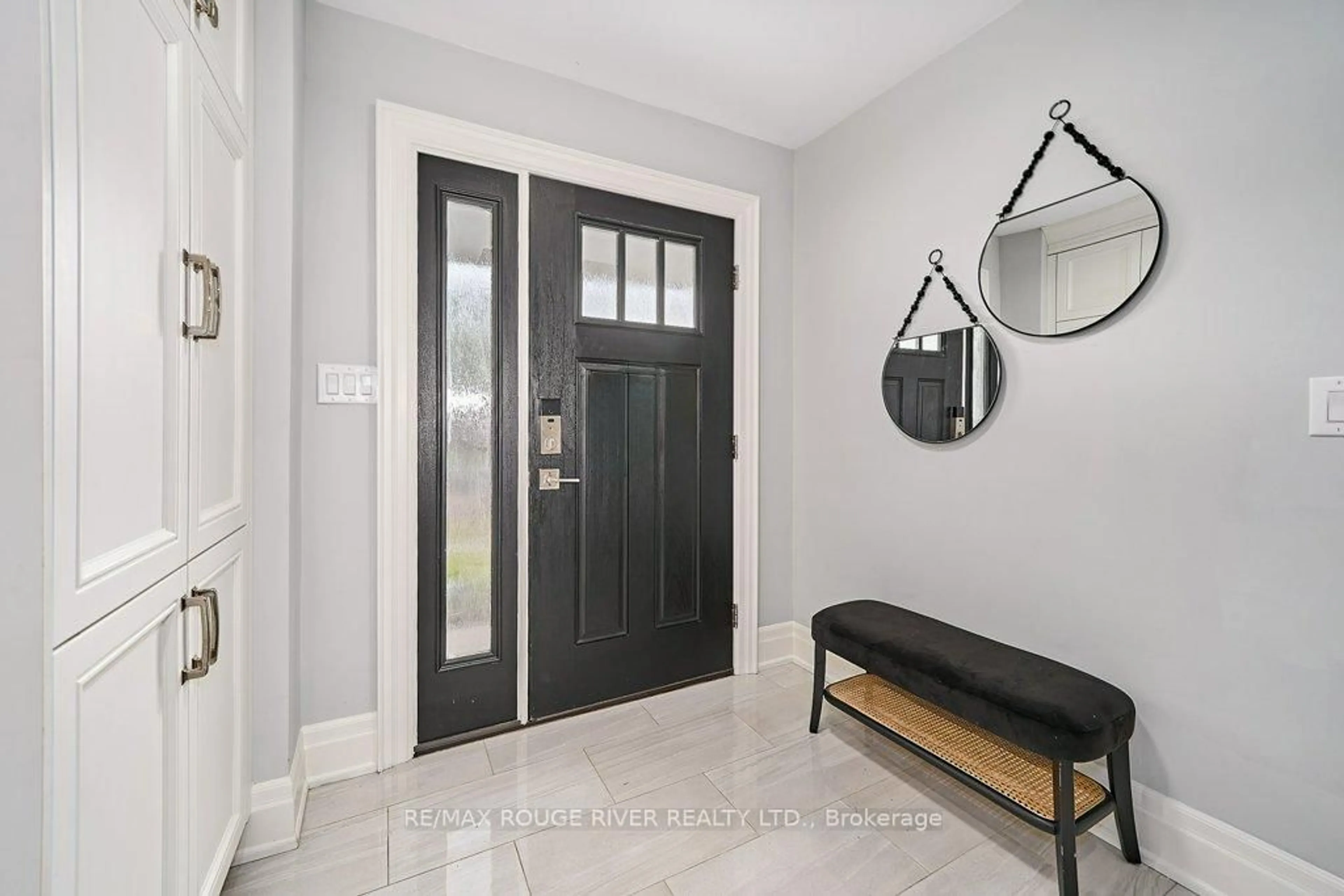 Indoor entryway for 9 Chester Lane, Clarington Ontario L1B 1E5