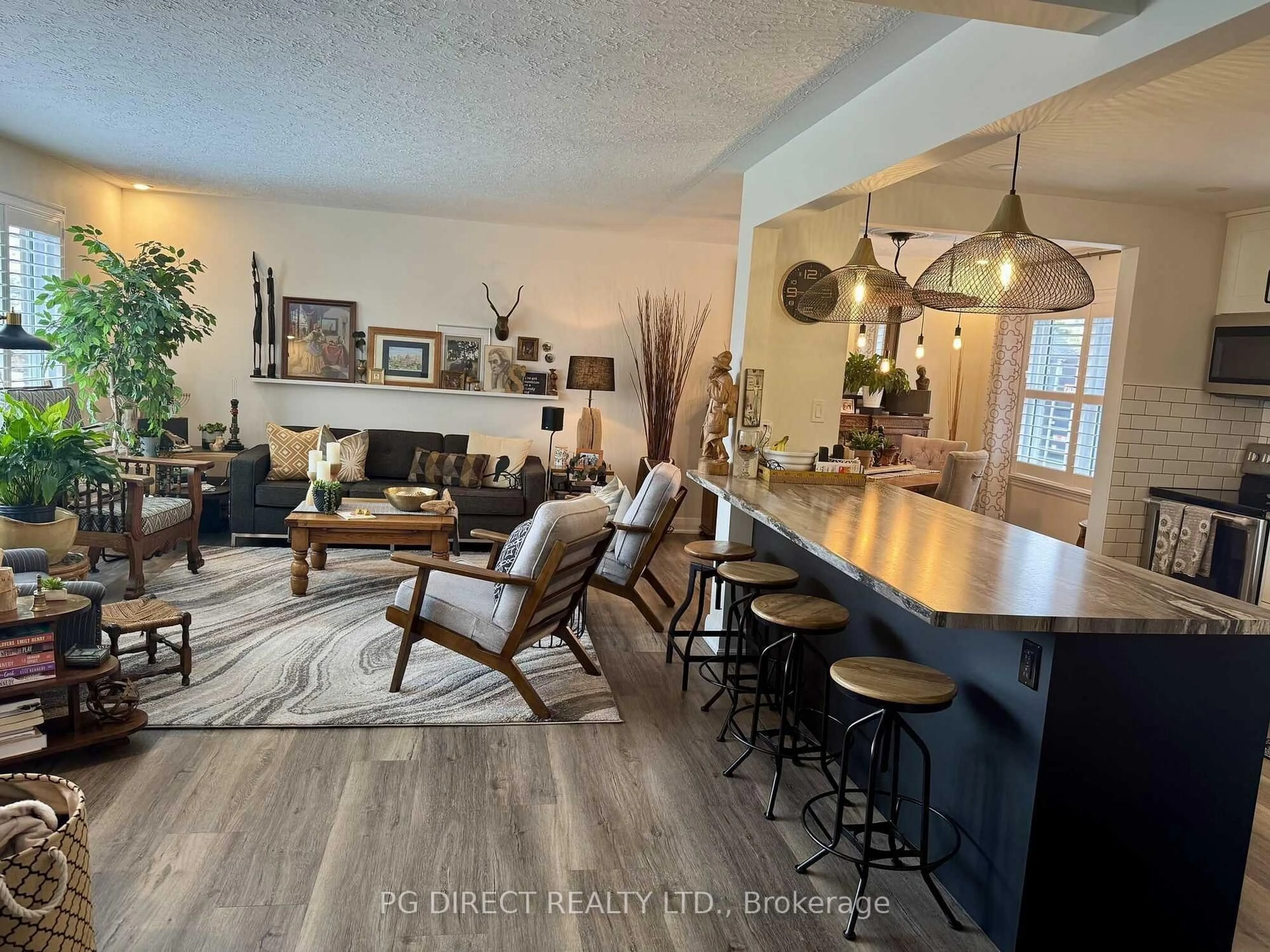 Open concept kitchen, wood/laminate floor for 421 Ridgeway Ave, Oshawa Ontario L1J 2V8