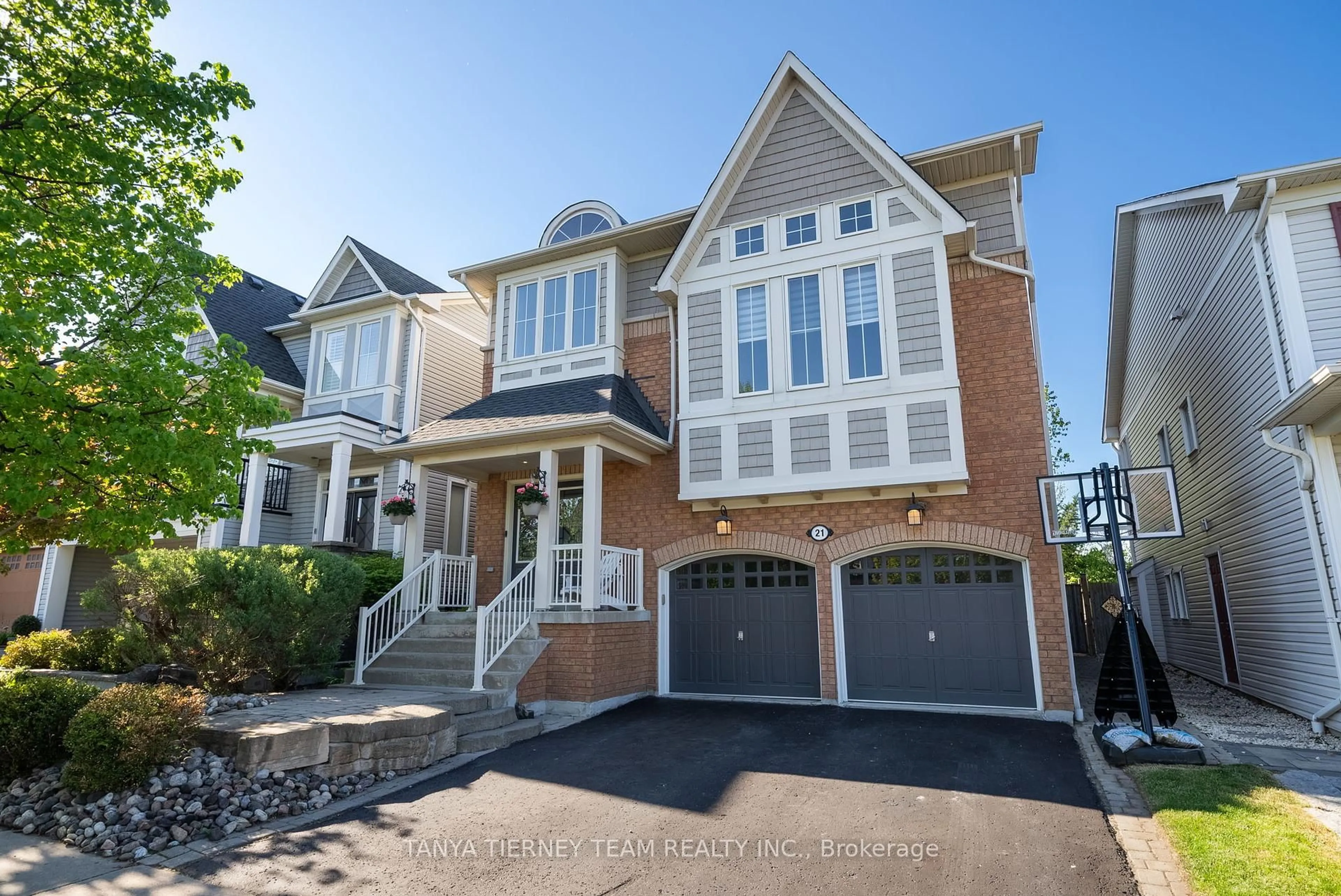 Home with brick exterior material, street for 21 Eastgate Circ, Whitby Ontario L1M 2N3