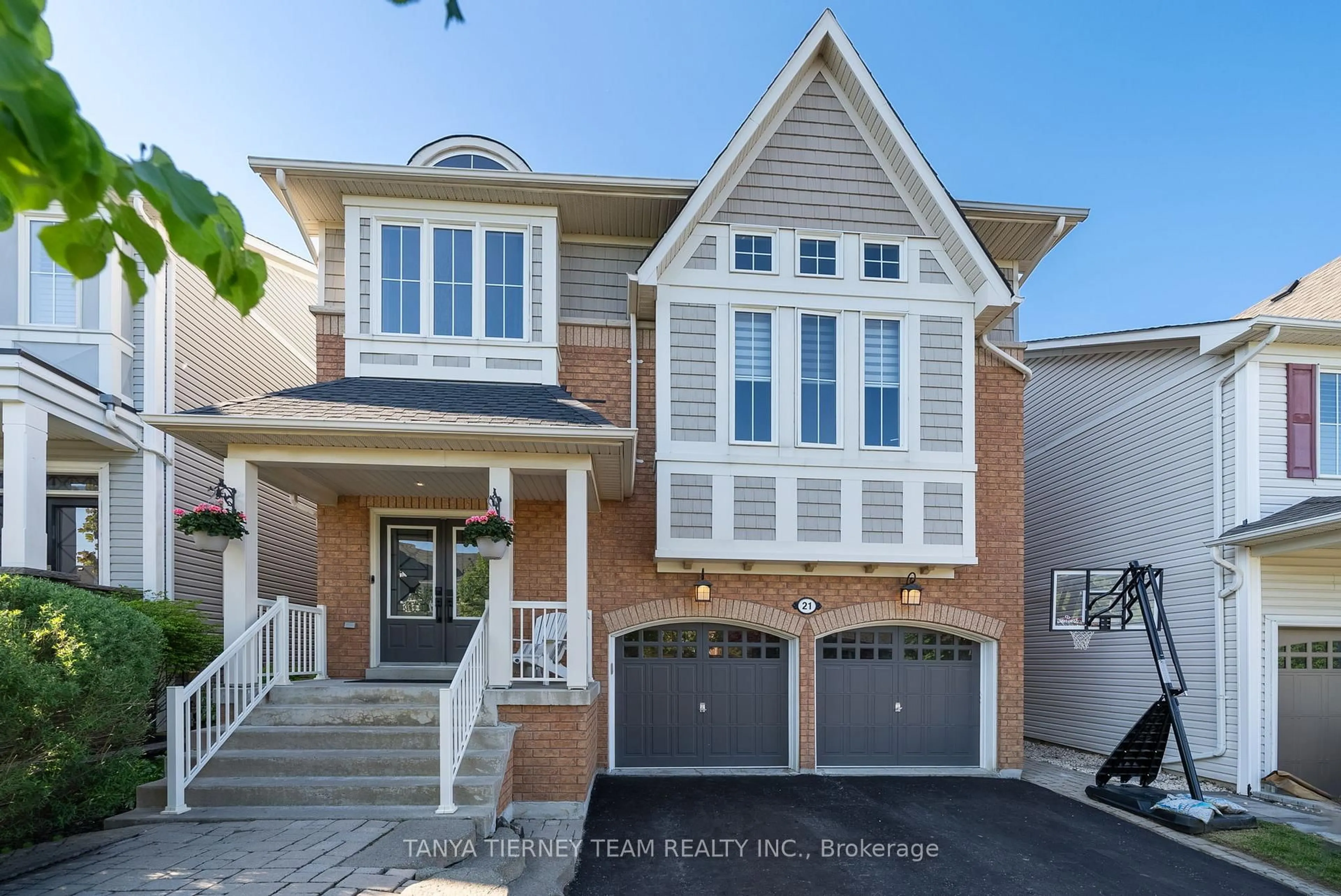Home with brick exterior material, street for 21 Eastgate Circ, Whitby Ontario L1M 2N3