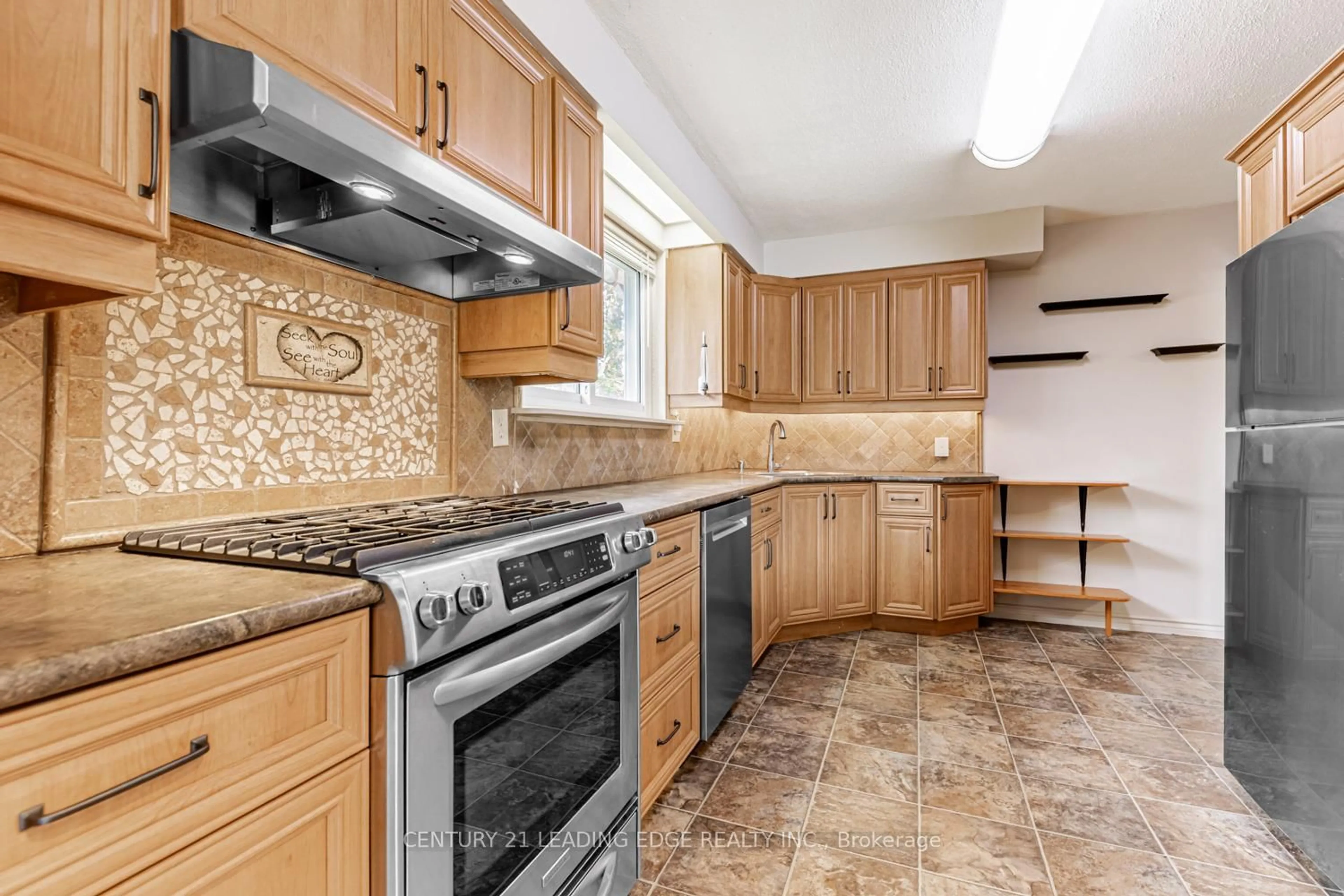 Standard kitchen, ceramic/tile floor for 818 Sanok Dr, Pickering Ontario L1W 2R2