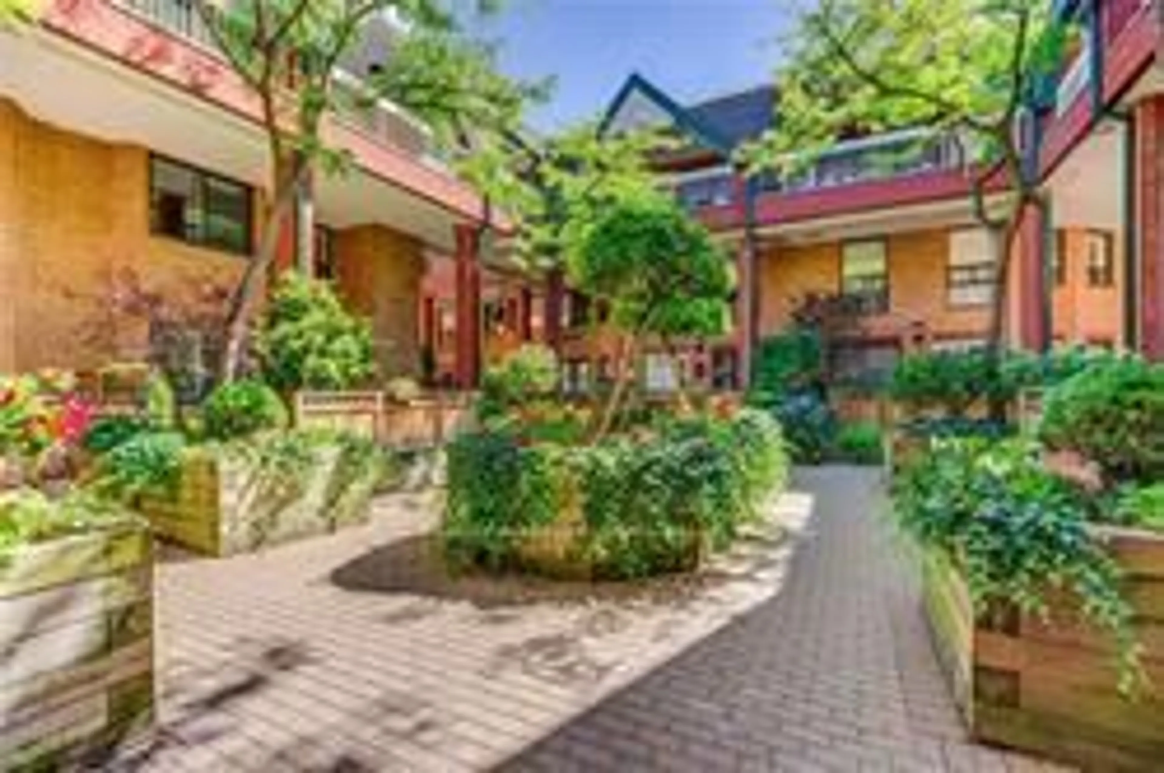 Unknown for 2112 Queen St #23, Toronto Ontario M4E 1E2