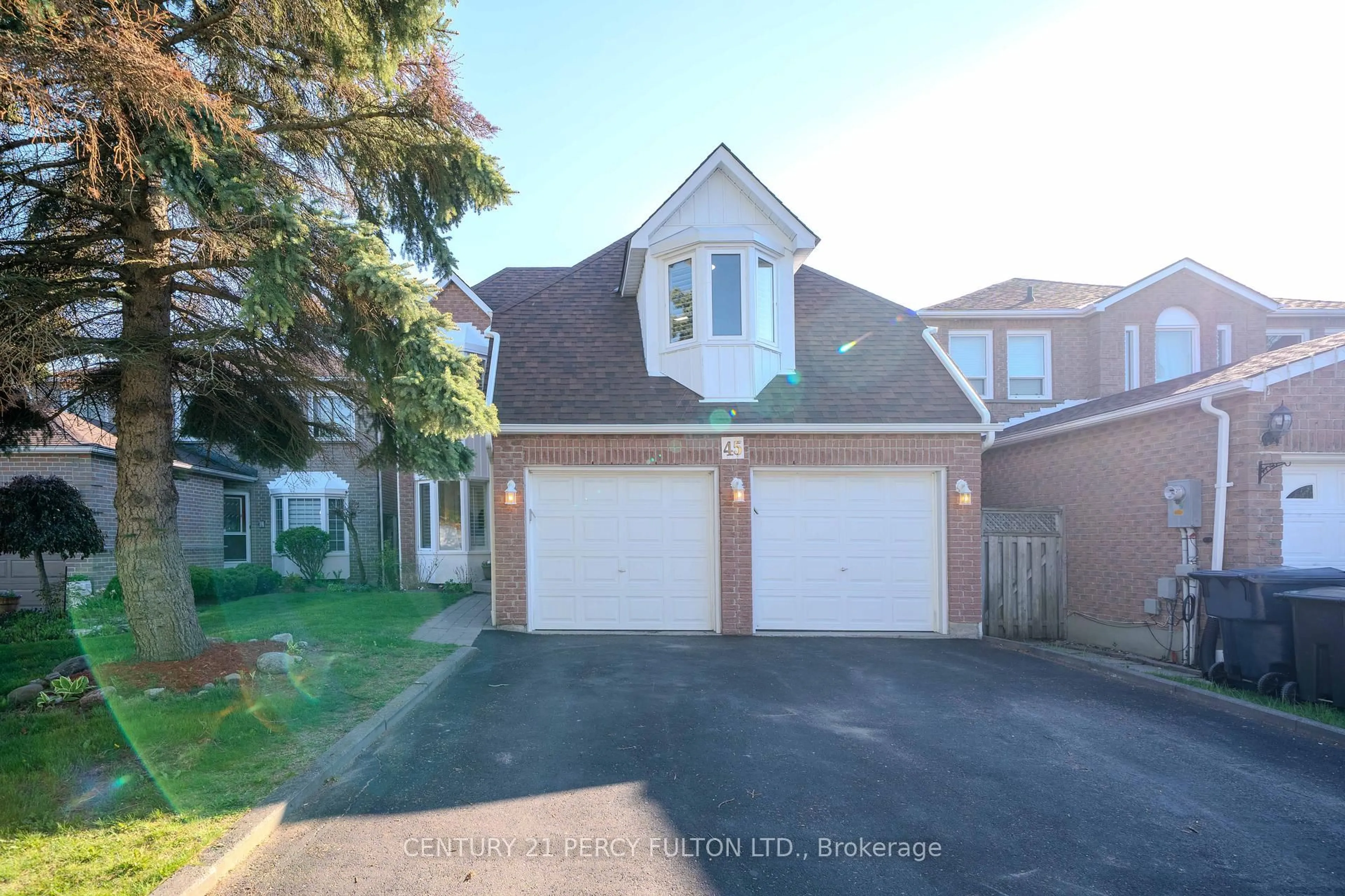 A pic from outside/outdoor area/front of a property/back of a property/a pic from drone, street for 45 Oak Knolls Cres, Toronto Ontario M1B 4V5