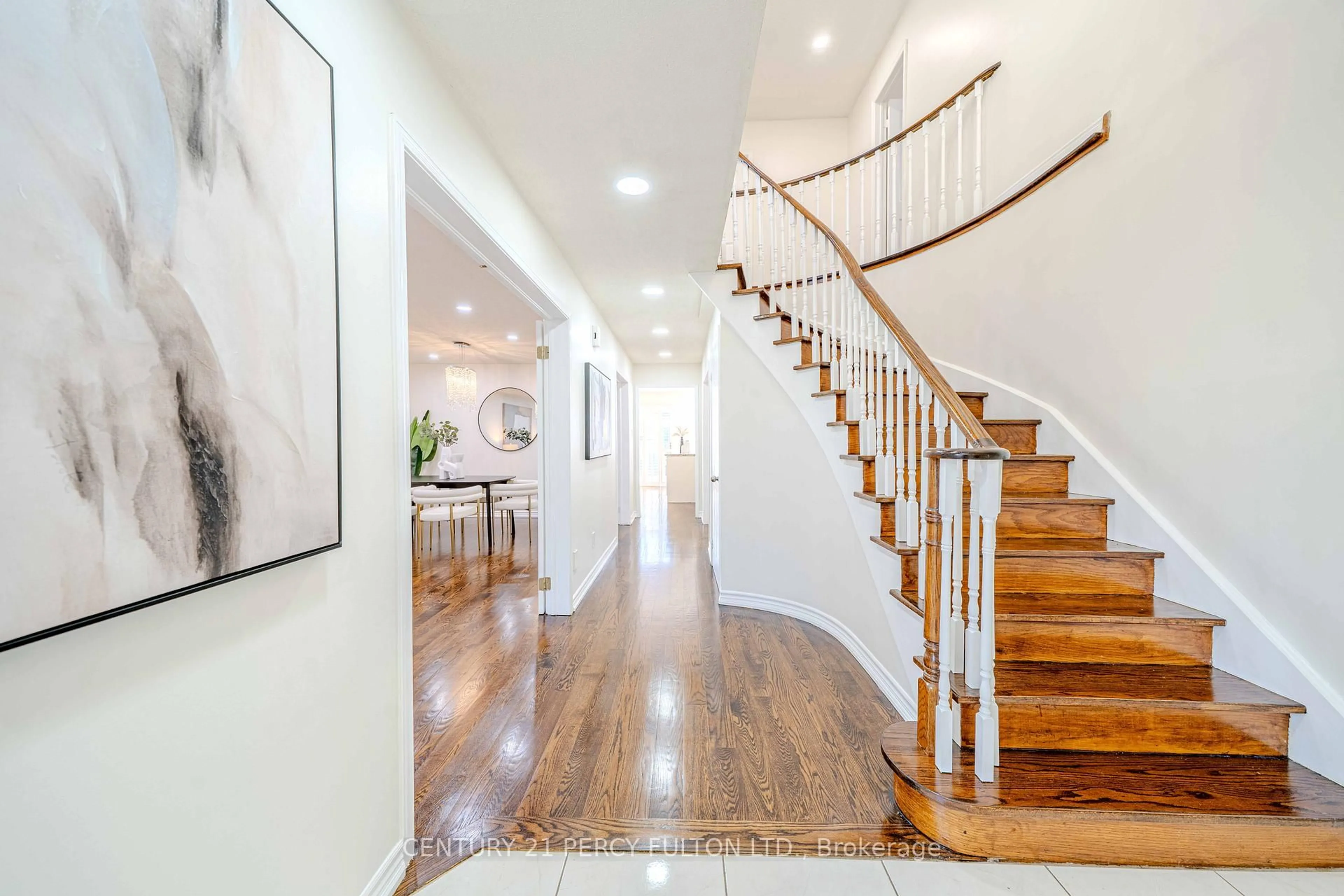 Indoor entryway for 45 Oak Knolls Cres, Toronto Ontario M1B 4V5
