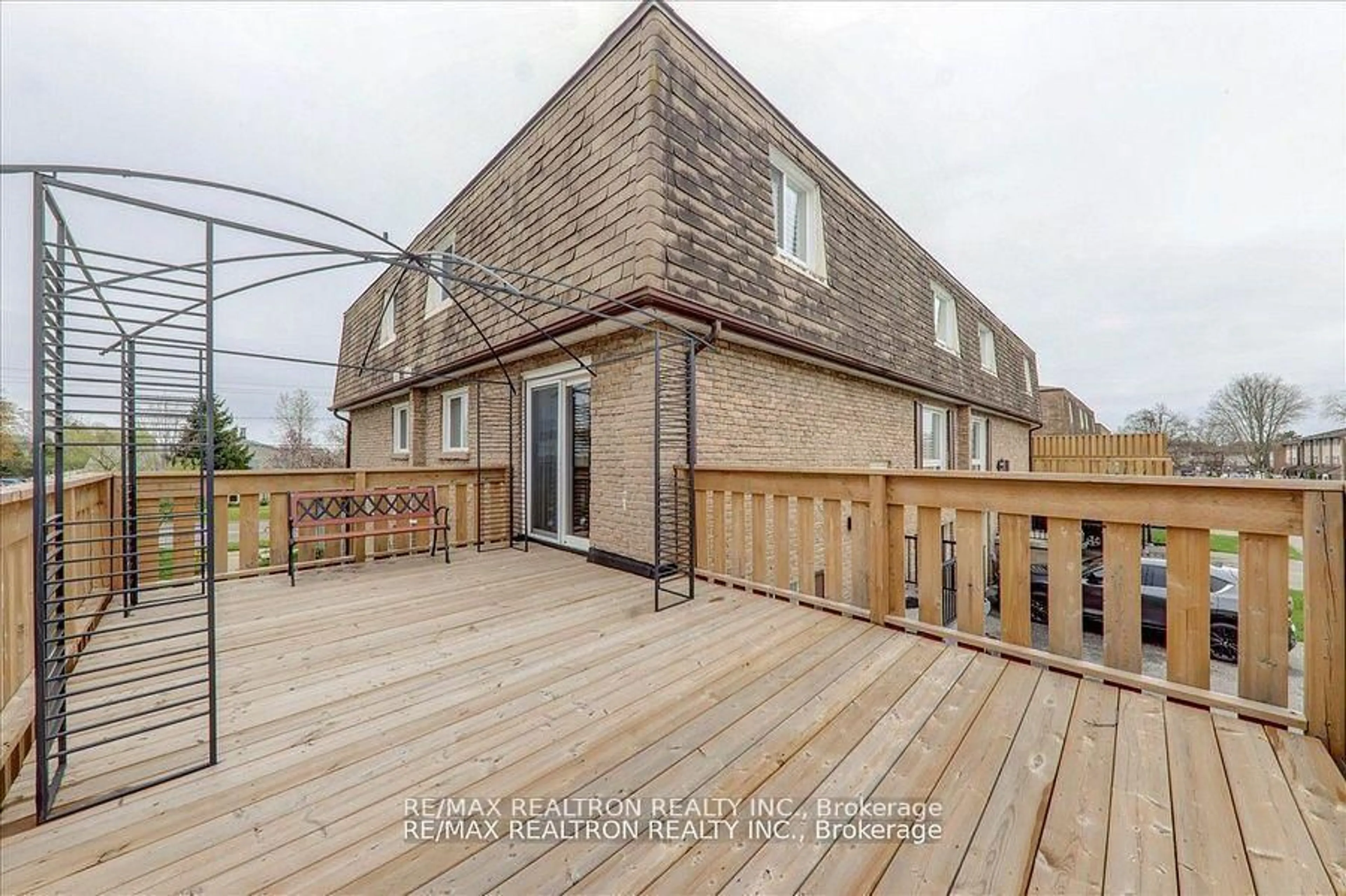 Patio, building for 321 Blackthorn St #75, Oshawa Ontario L1K 1L3