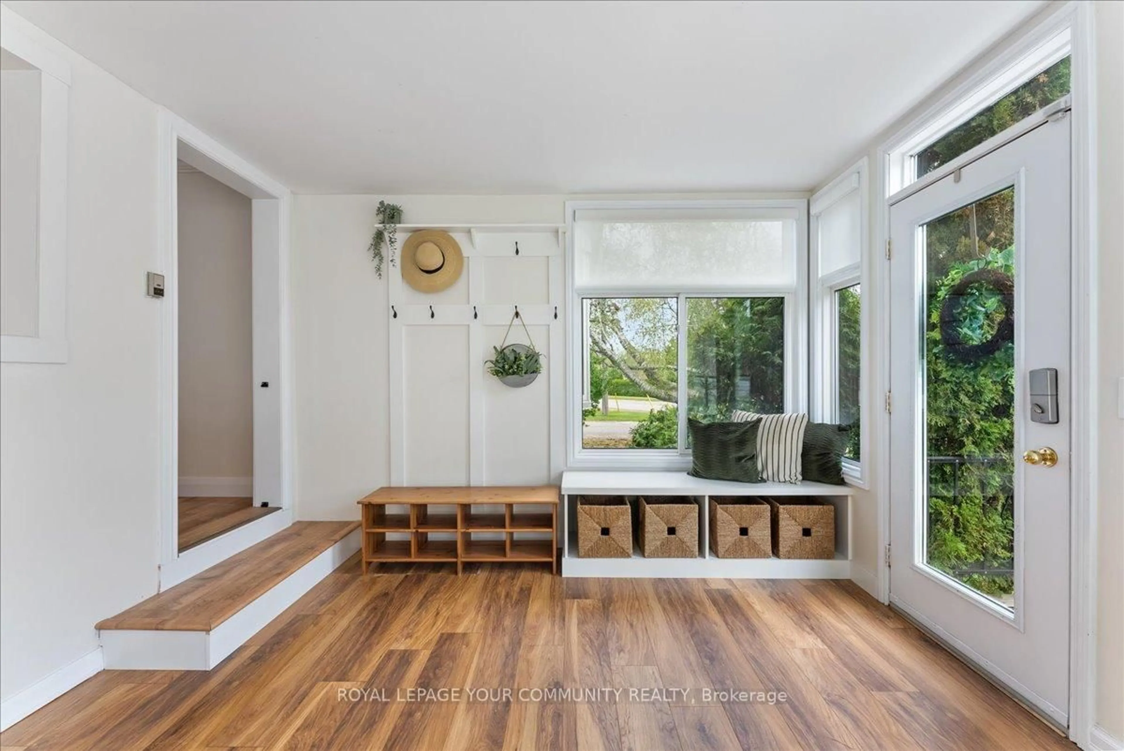 Indoor entryway for 236 John St, Scugog Ontario L9L 1B7