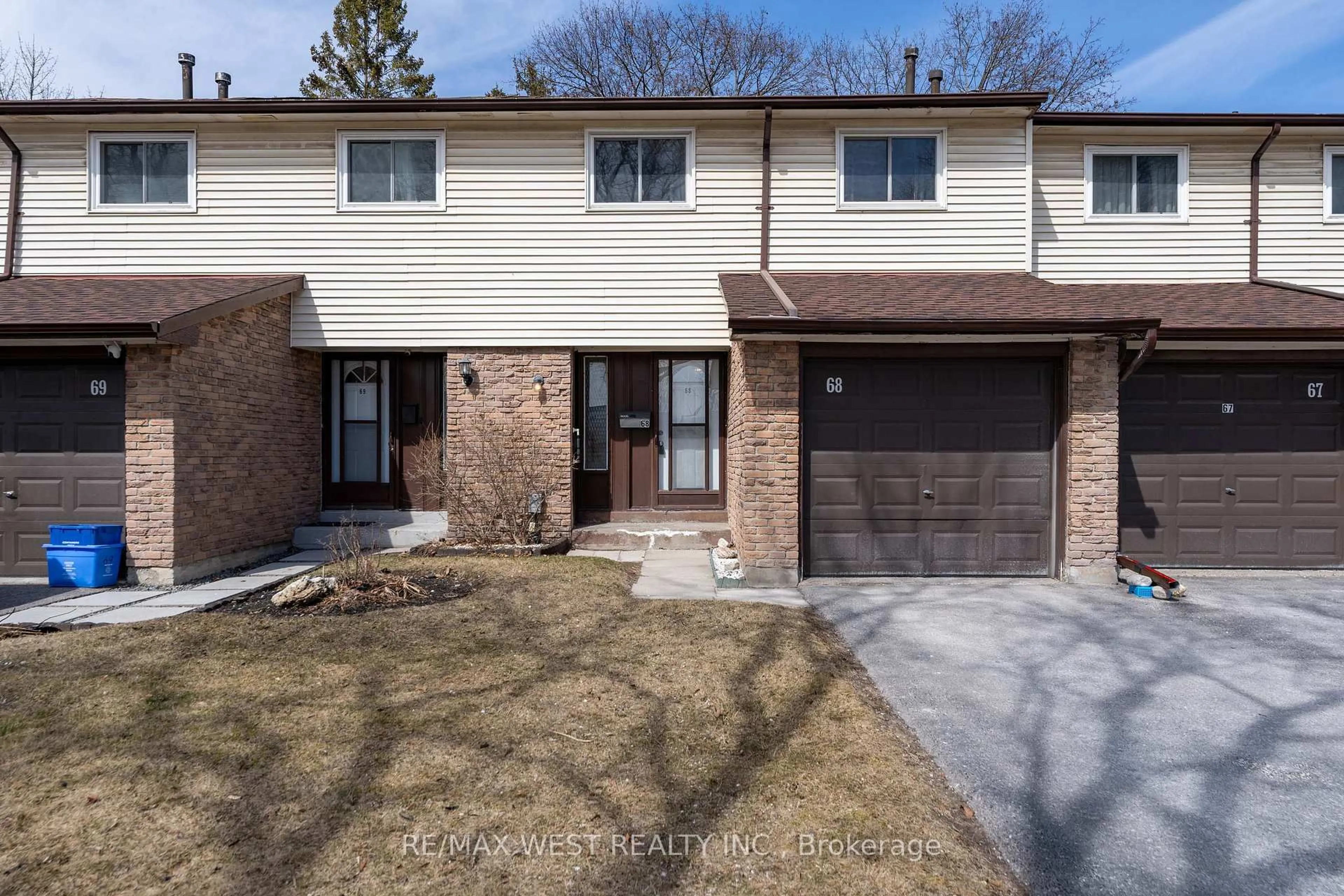 Home with brick exterior material, street for 222 Pearson St #68, Oshawa Ontario L1G 7C6