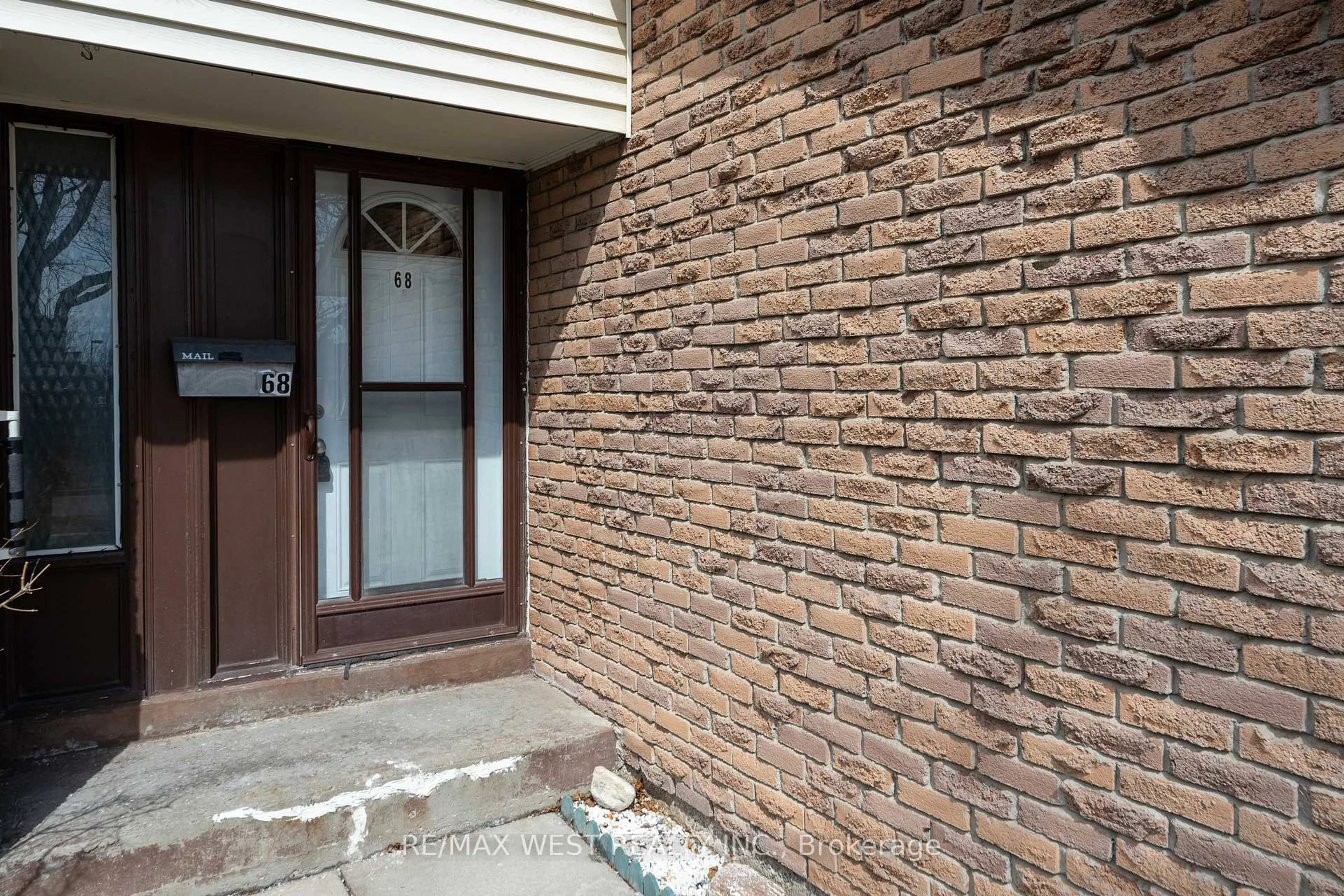 Unknown for 222 Pearson St #68, Oshawa Ontario L1G 7C6