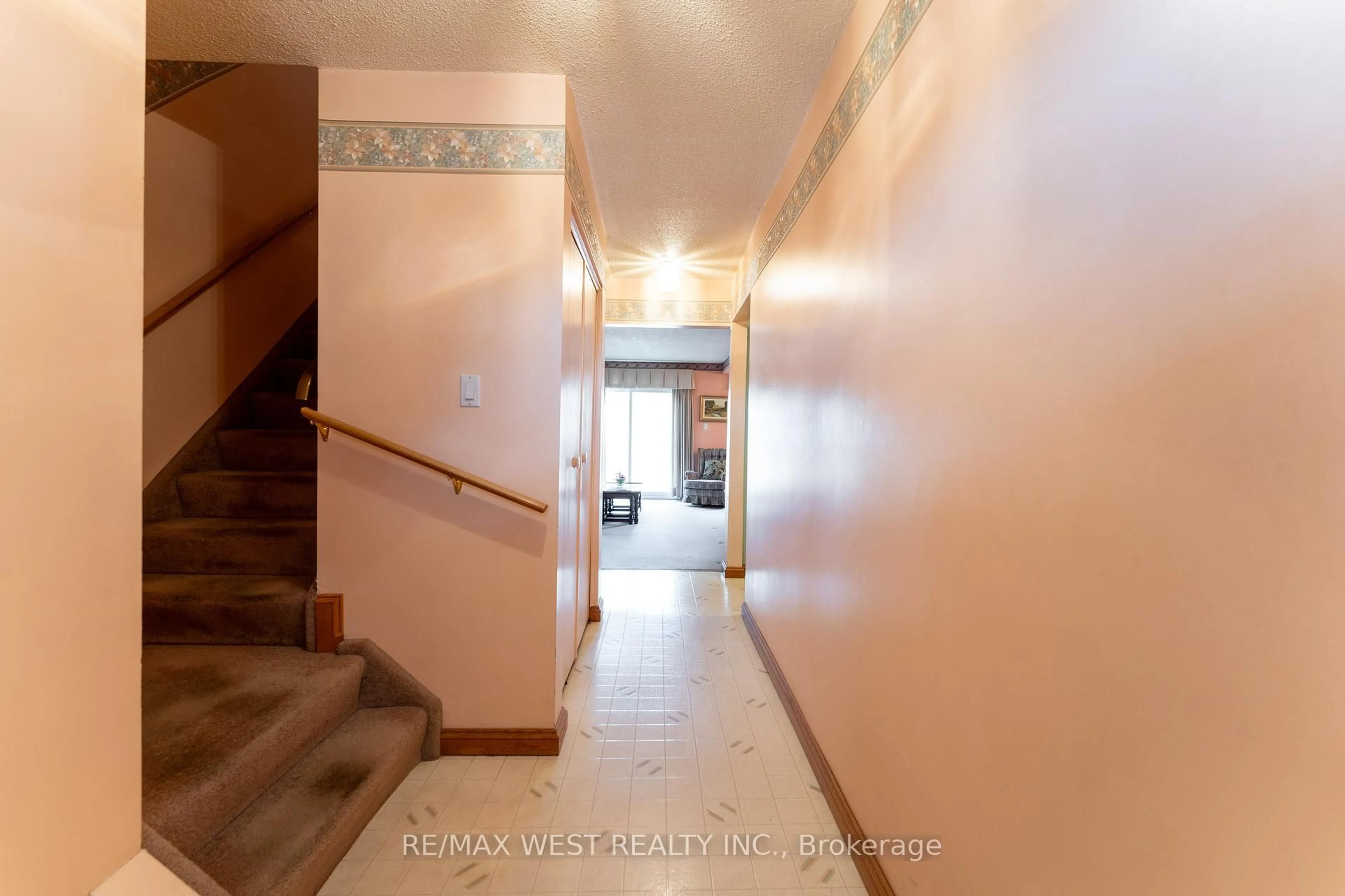 Indoor foyer for 222 Pearson St #68, Oshawa Ontario L1G 7C6