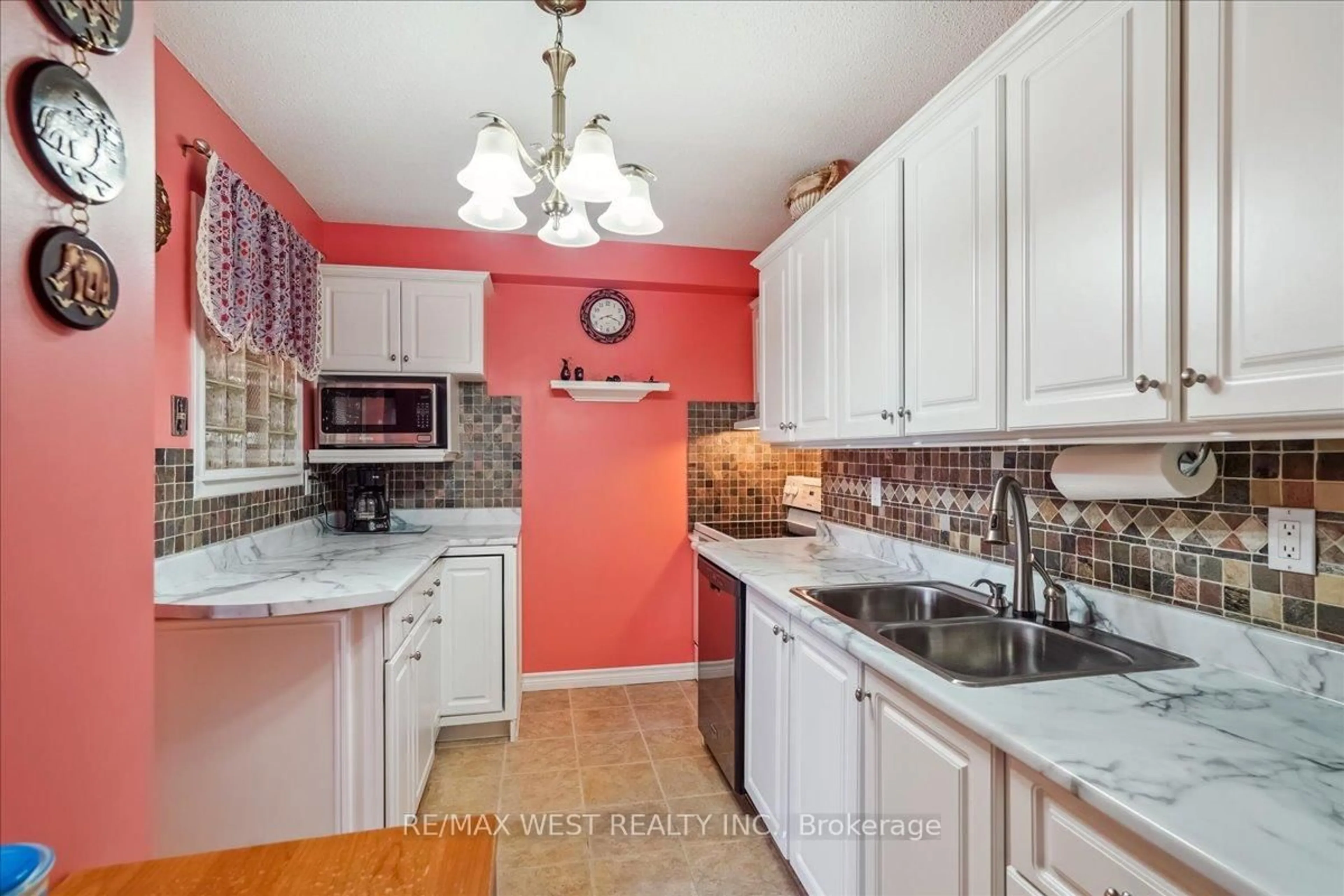 Standard kitchen, ceramic/tile floor for 15 Torrance Rd #1002, Toronto Ontario M1J 3K2