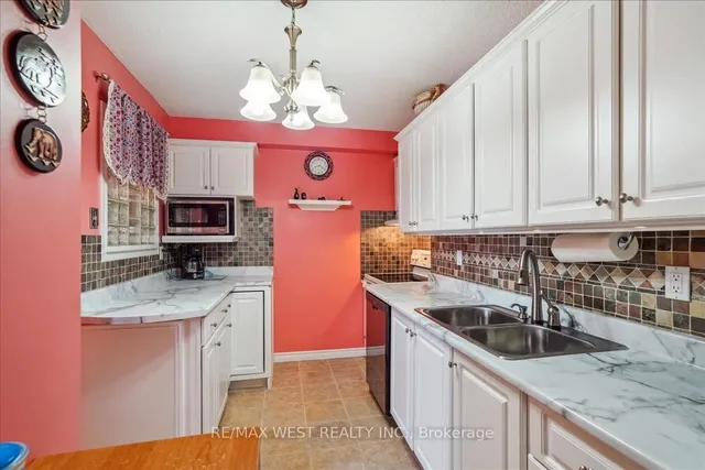 Additional property image - 15 Torrance Rd Unit 1002
