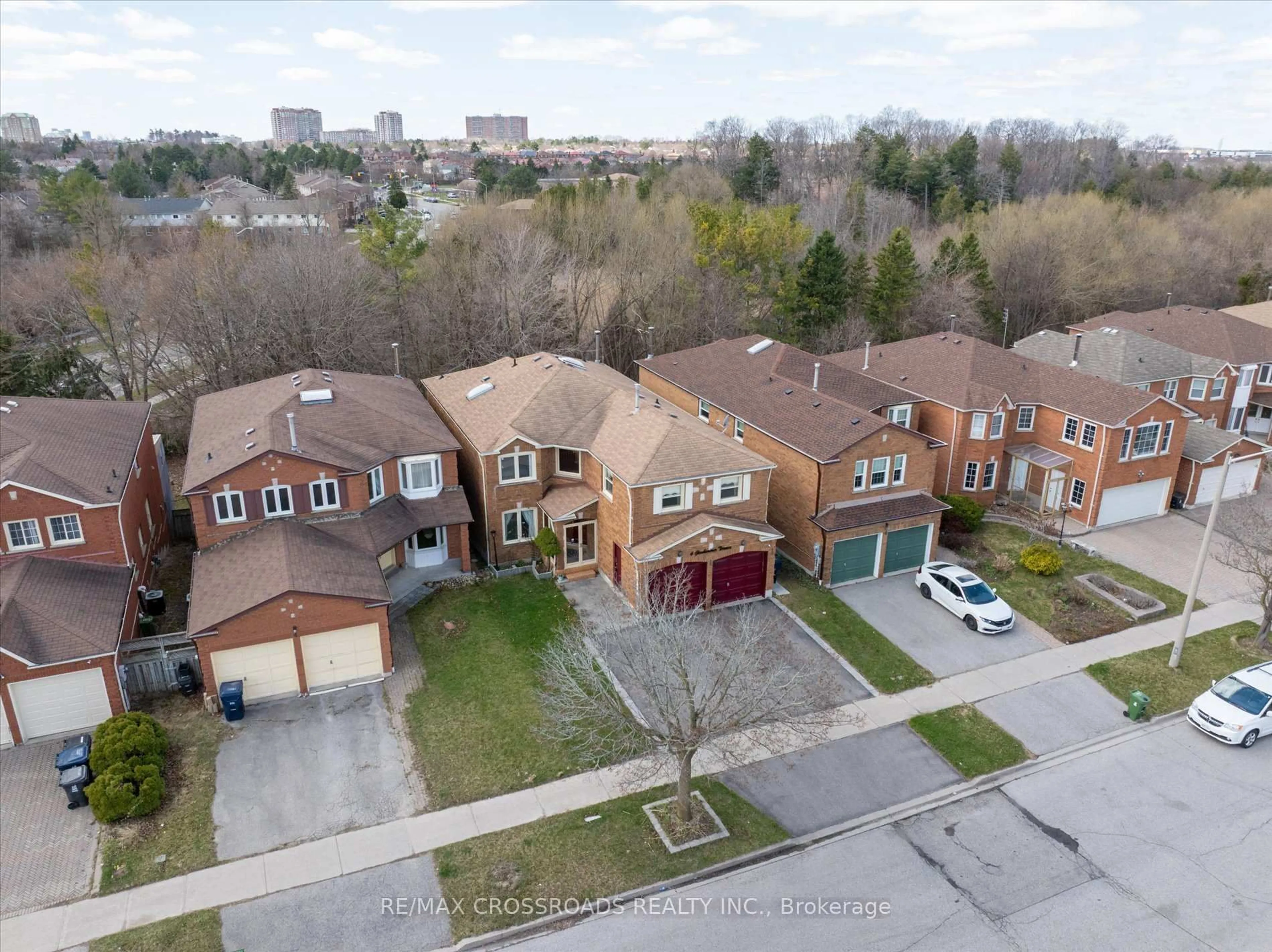 A pic from outside/outdoor area/front of a property/back of a property/a pic from drone, street for 6 Glenheather Terr, Toronto Ontario M1B 5H2