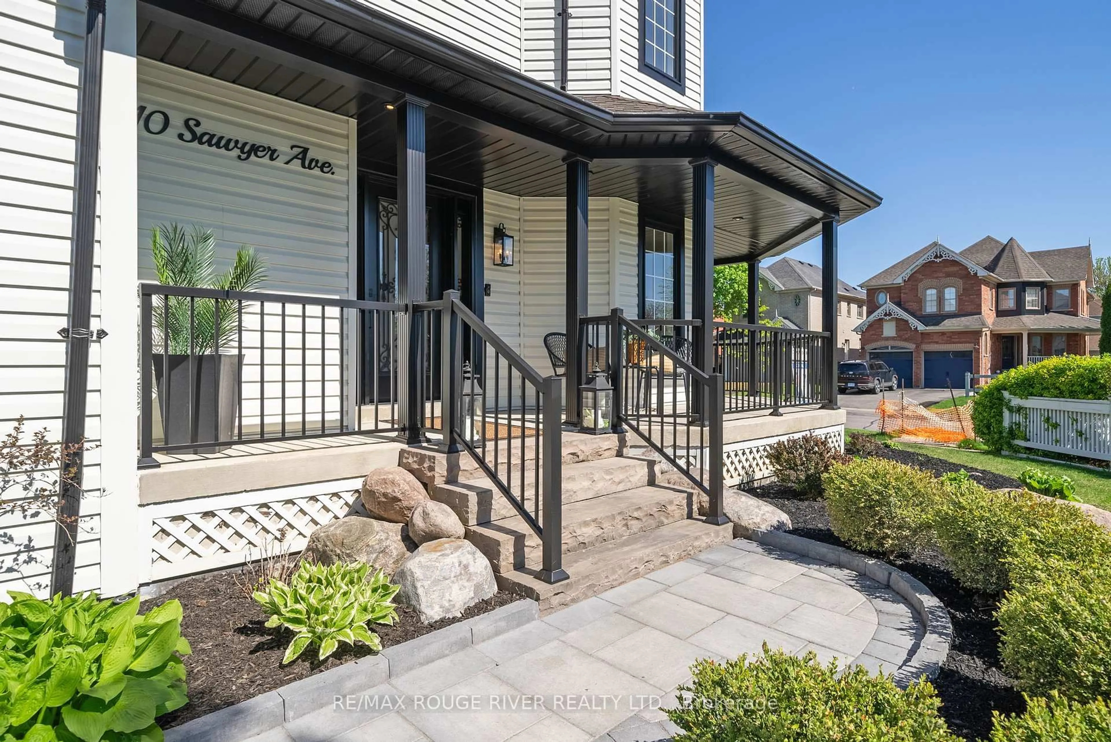 Indoor entryway for 10 Sawyer Ave, Whitby Ontario L1M 1C7