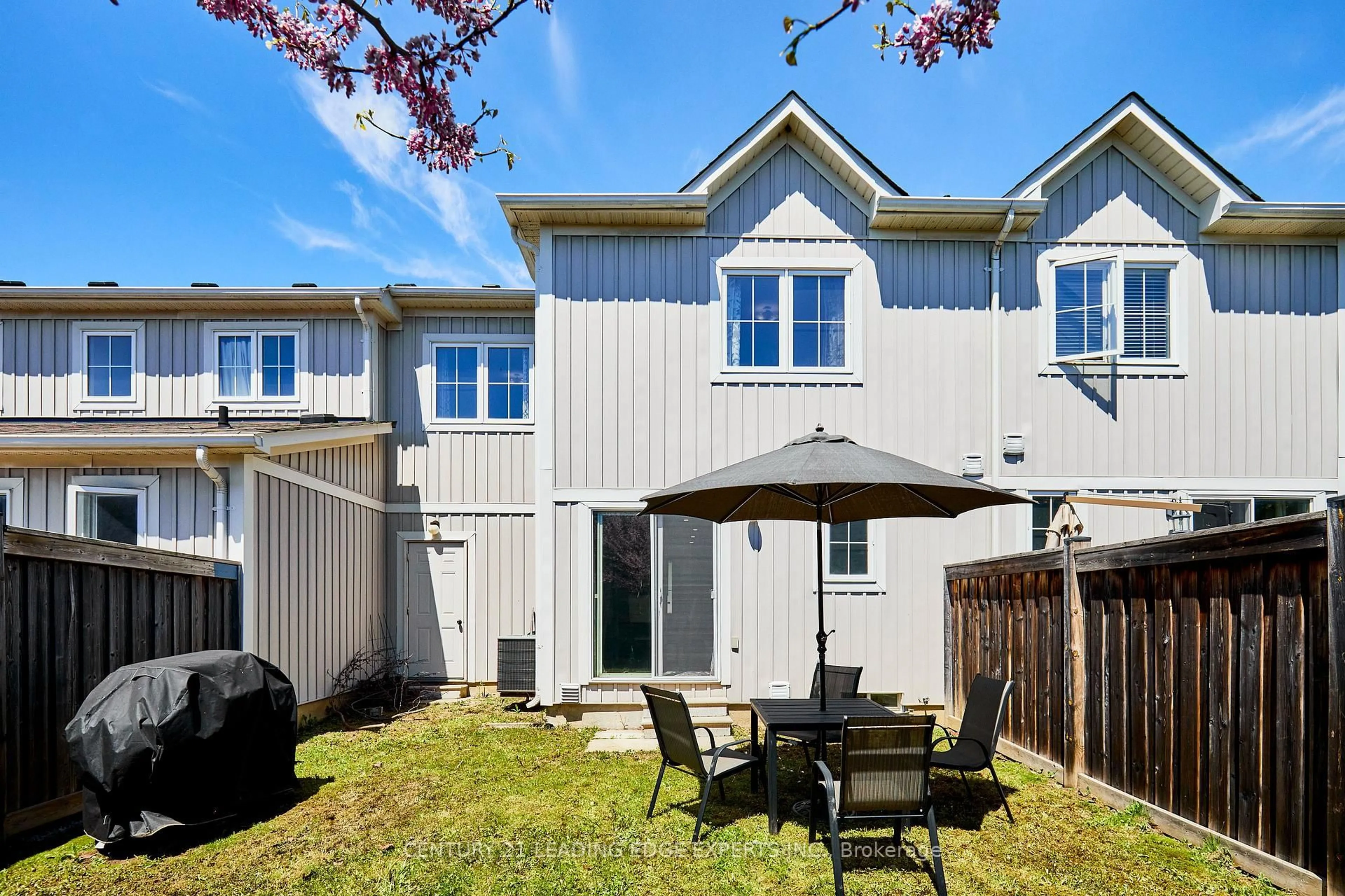 Patio, street for 43 Seven Oaks St, Whitby Ontario L1R 0C2