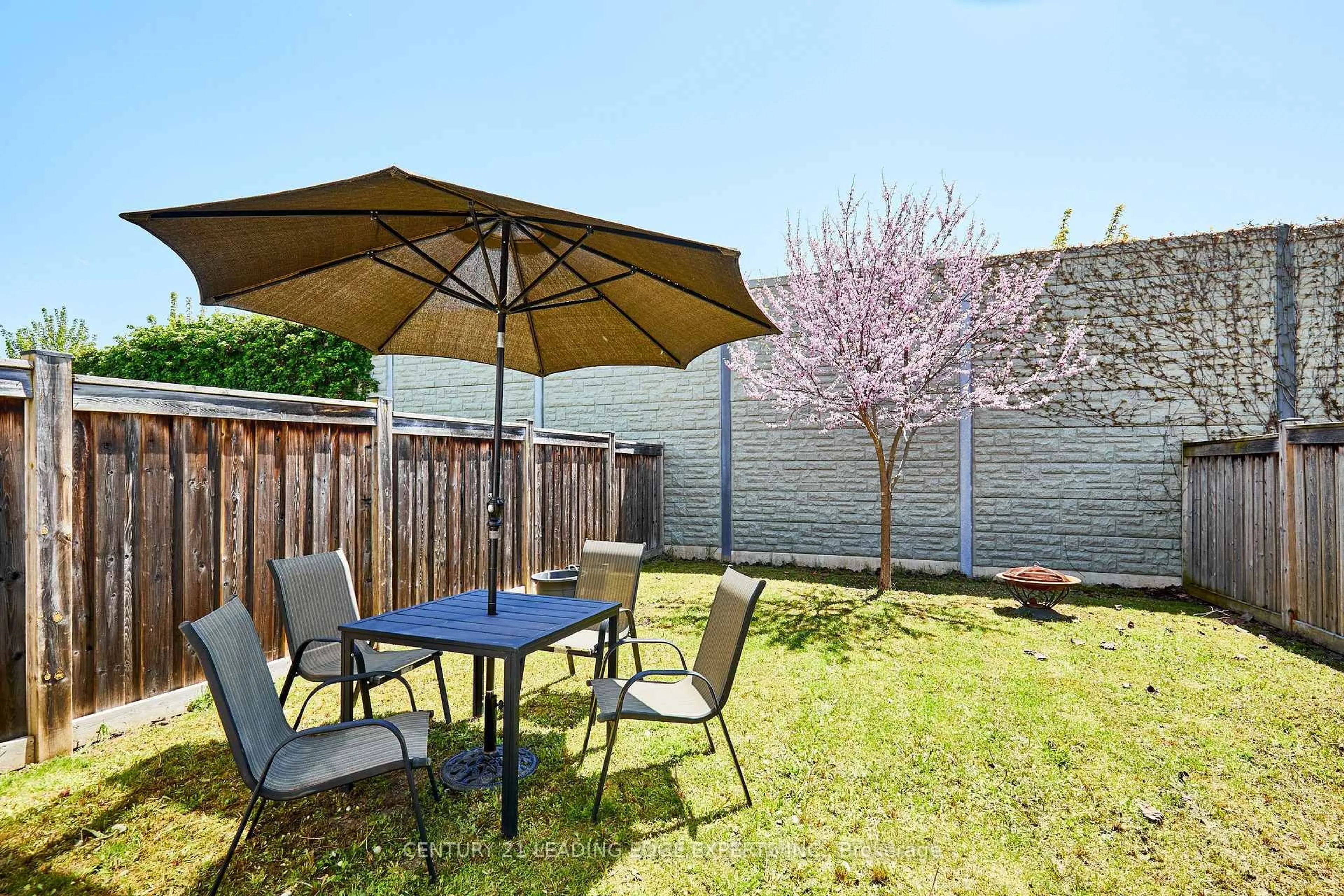 Patio, street for 43 Seven Oaks St, Whitby Ontario L1R 0C2