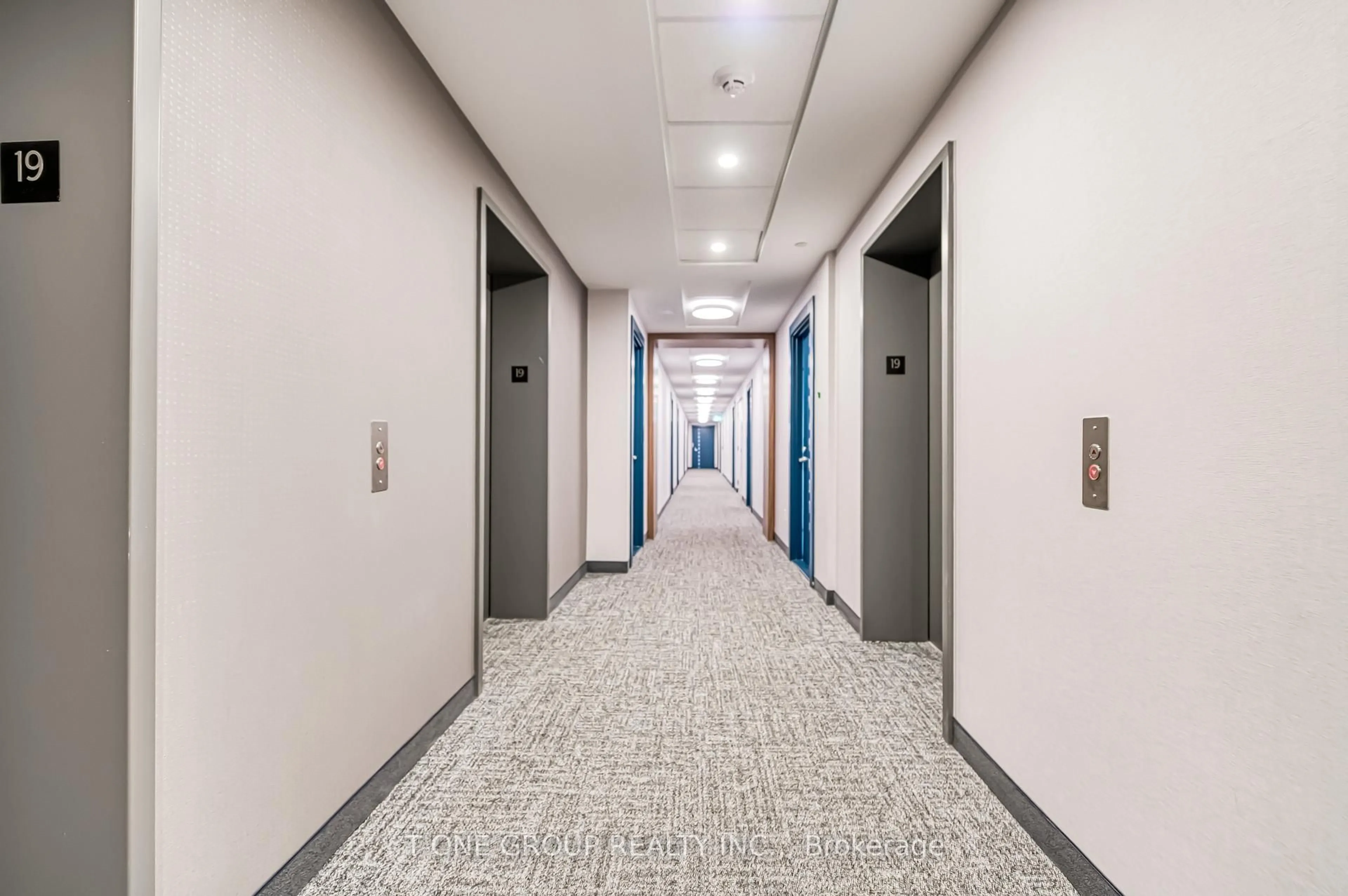 Indoor foyer for 2545 Simcoe St #1909, Oshawa Ontario L1H 7K4
