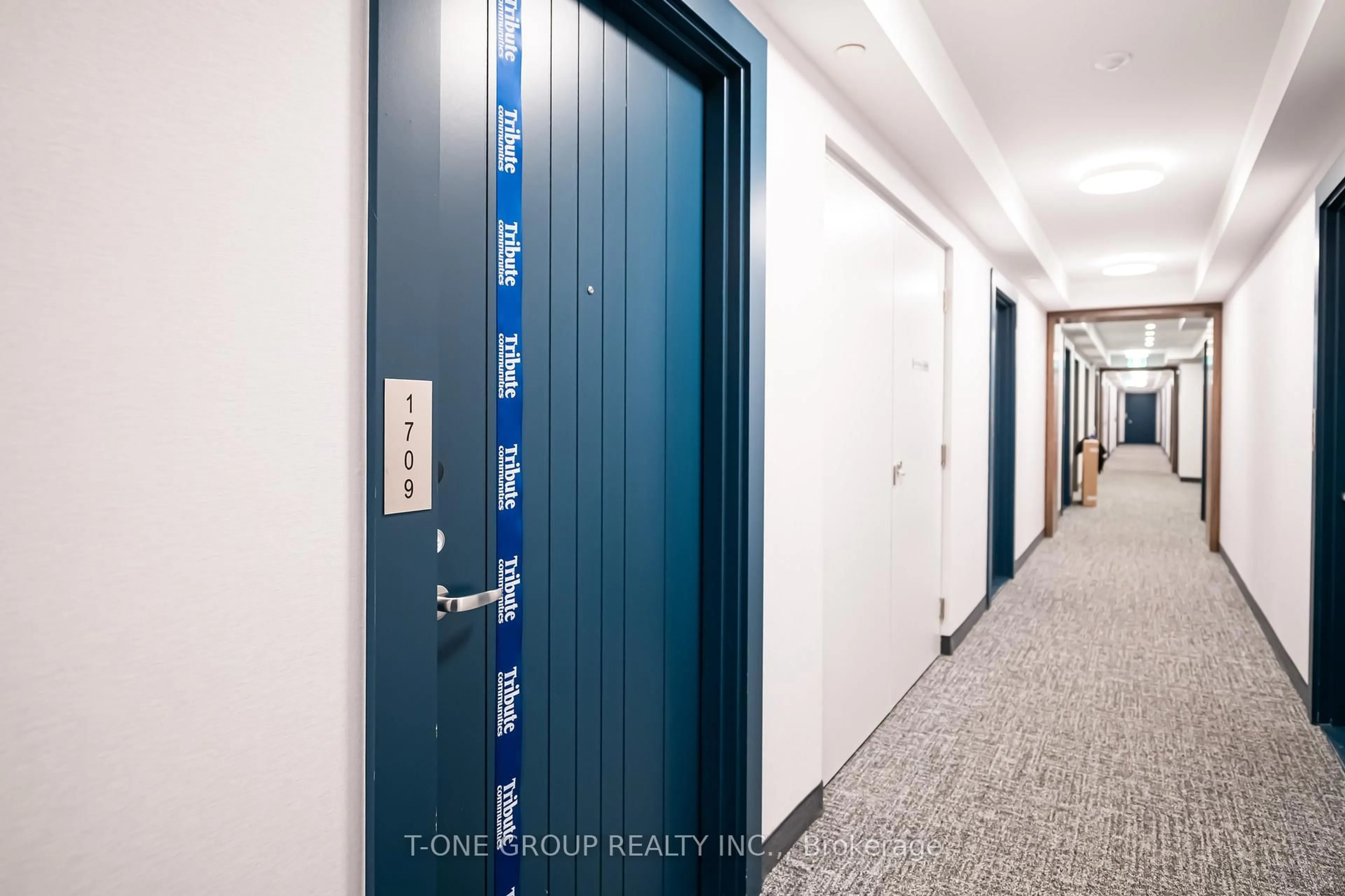 Indoor foyer for 2545 Simcoe St #1709, Oshawa Ontario L1H 7K4
