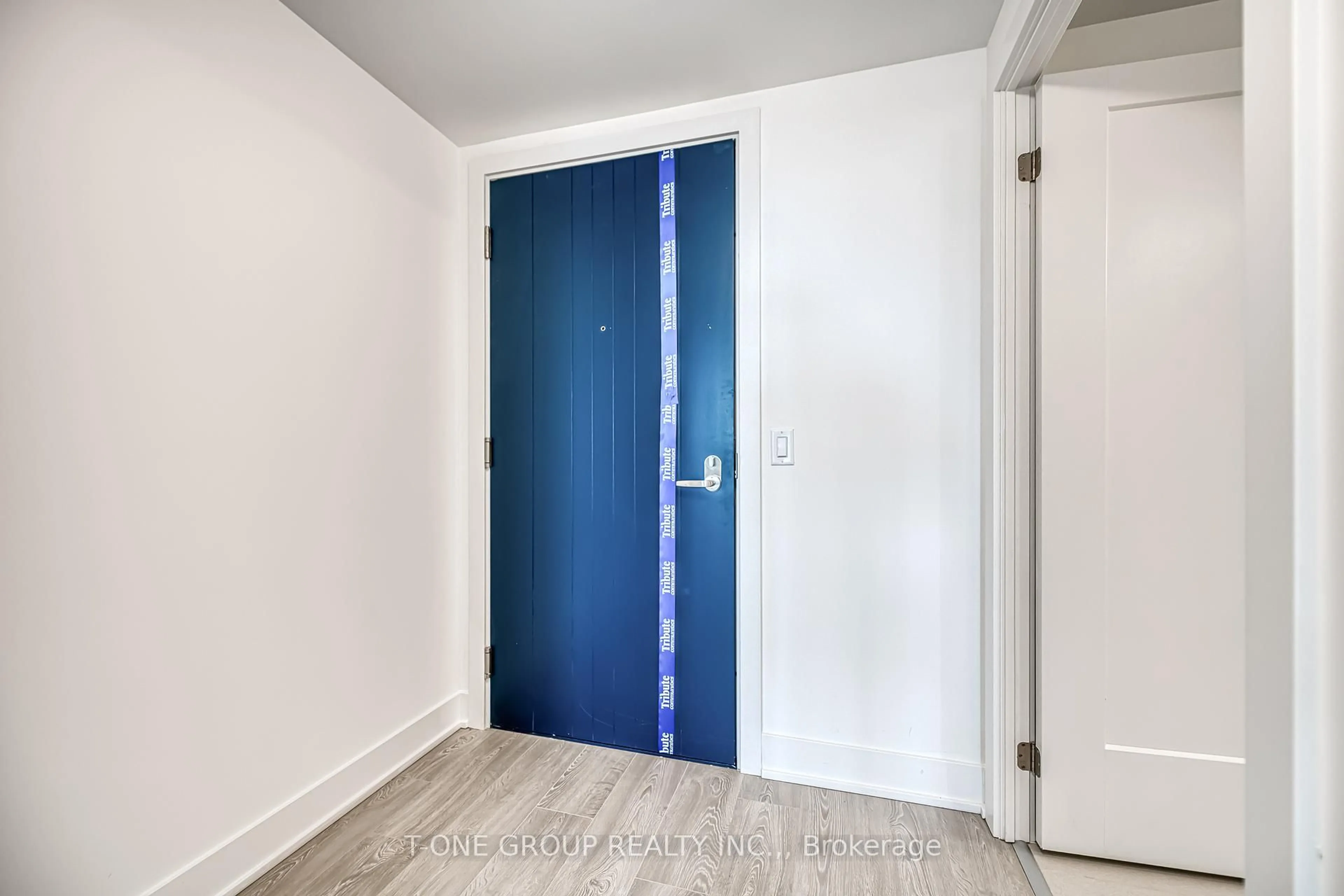 Indoor entryway for 2545 Simcoe St #1709, Oshawa Ontario L1H 7K4