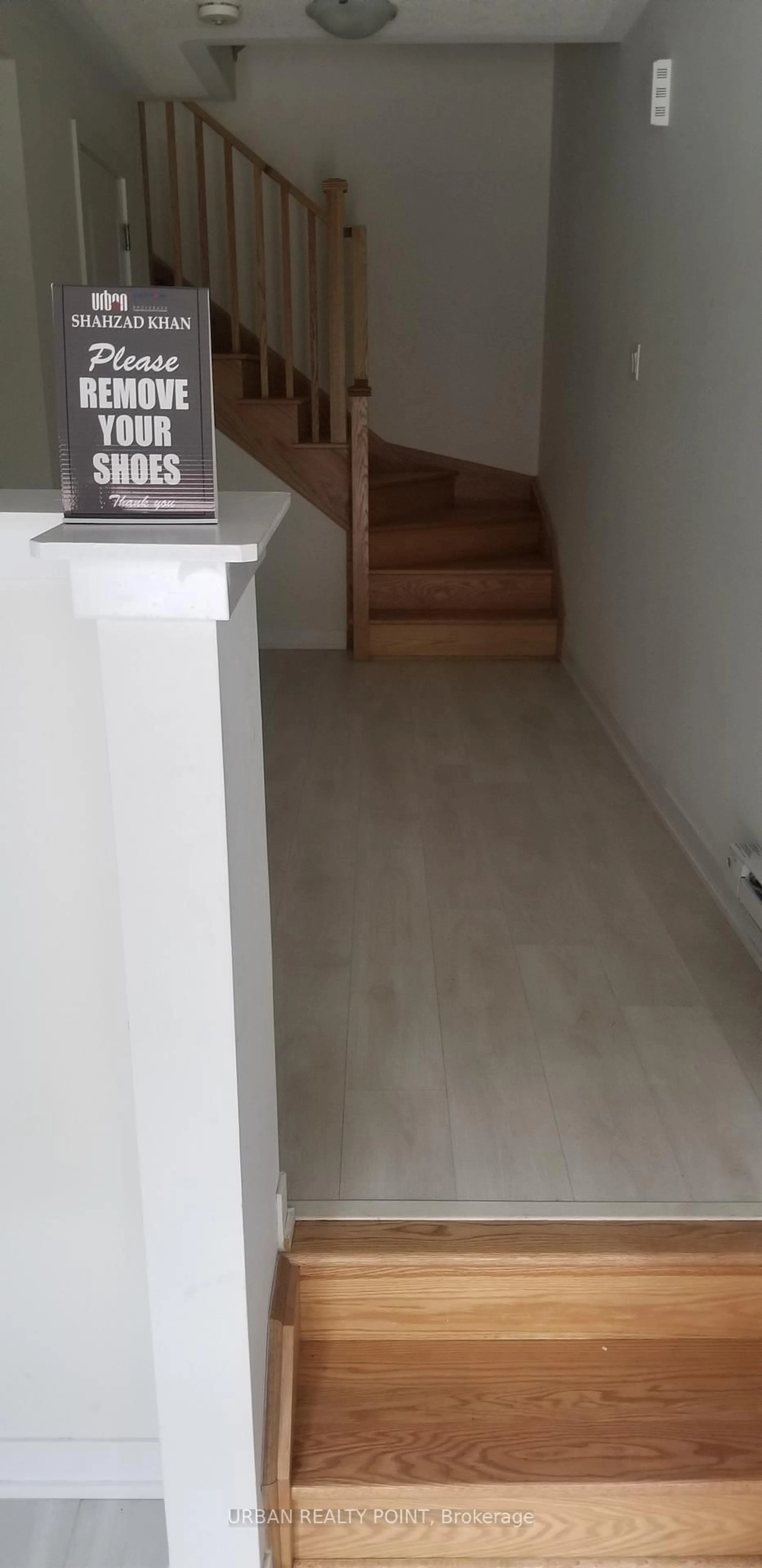 Indoor foyer for 1865 Pickering Pkwy #1306, Pickering Ontario L1V 0H2
