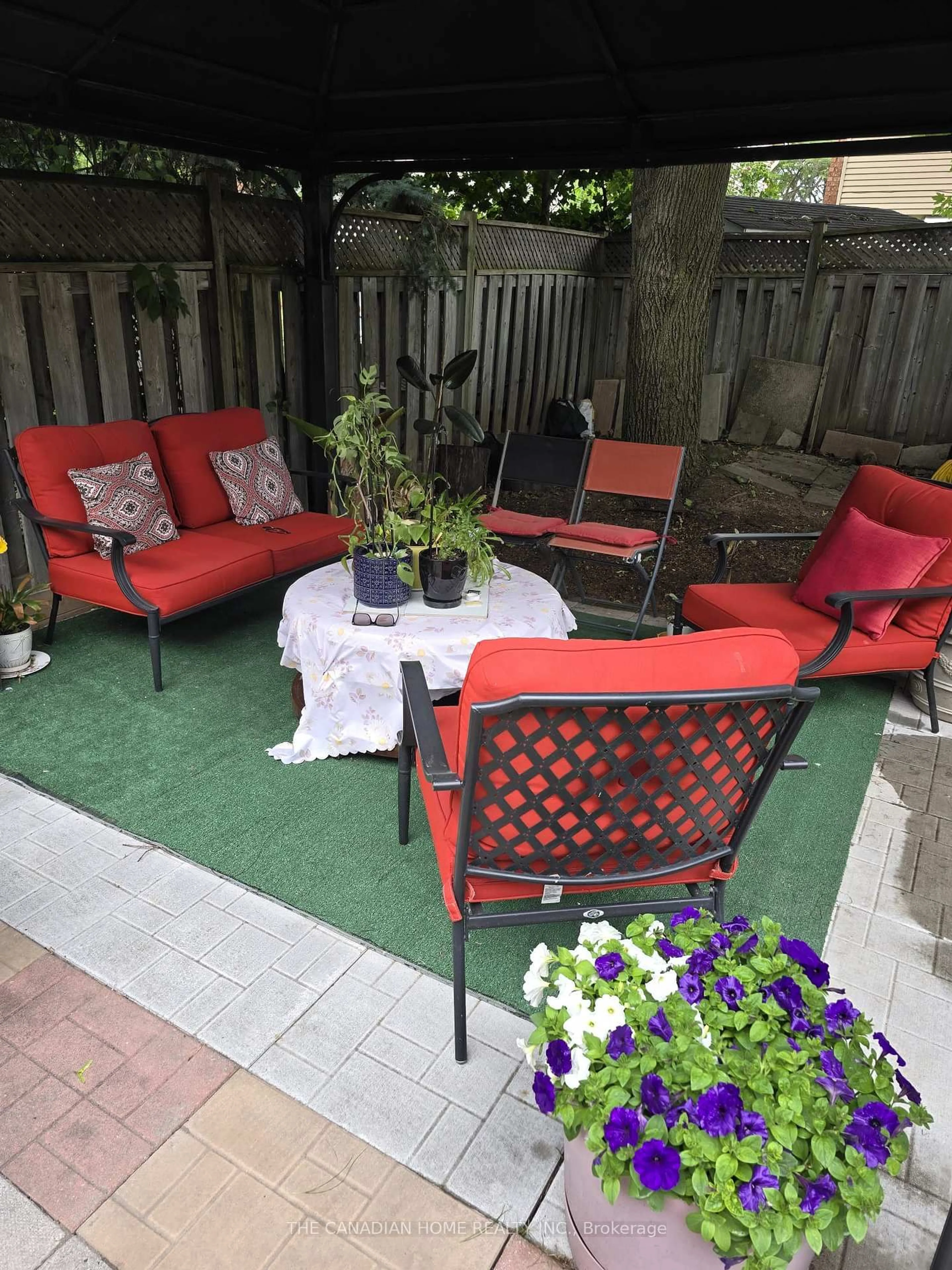 Patio, street for 130 William Stephenson Dr, Whitby Ontario L1N 8V1