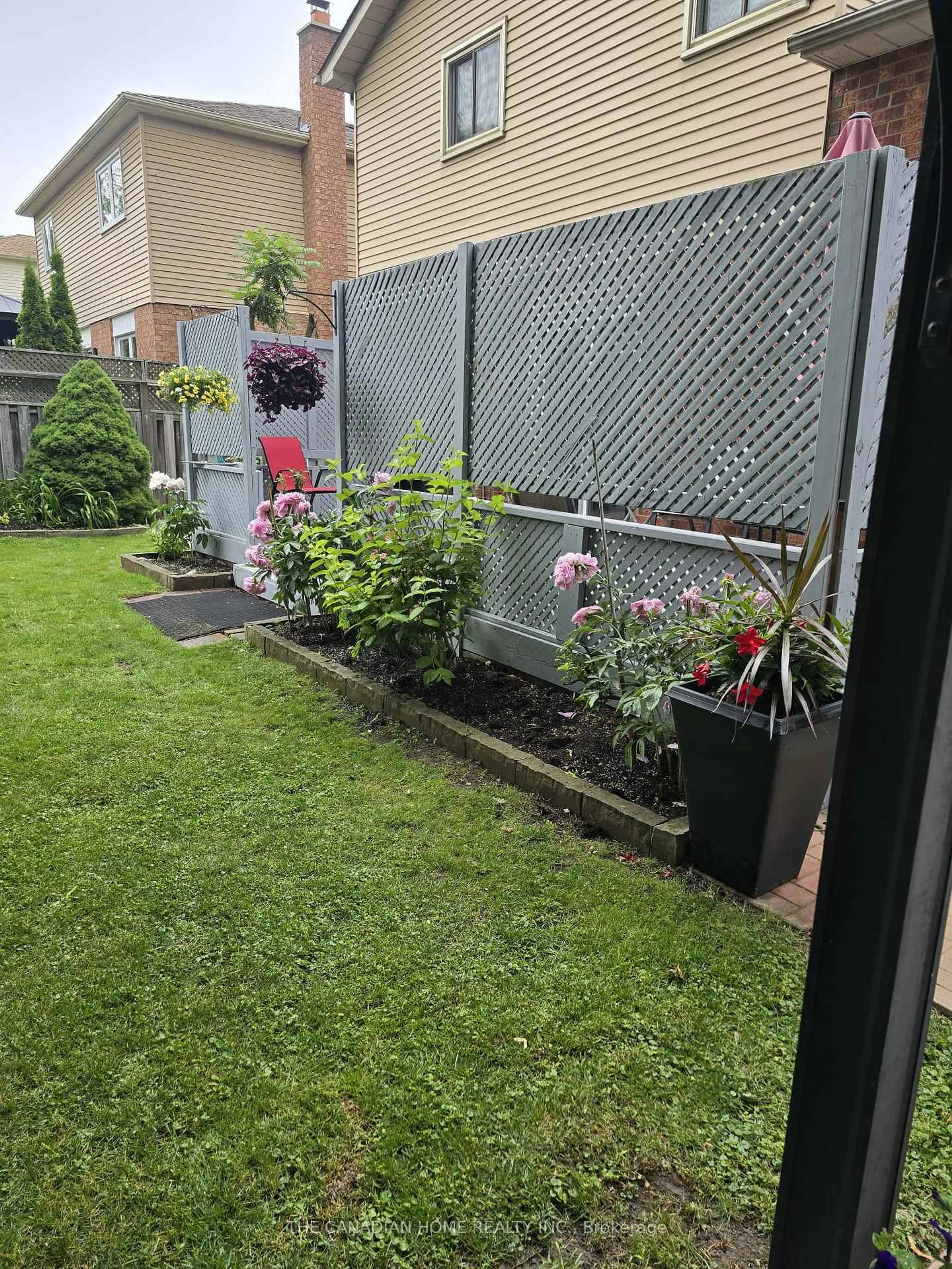Patio, street for 130 William Stephenson Dr, Whitby Ontario L1N 8V1