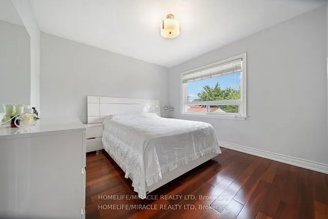 Additional property image - 90 Deanvar Ave
