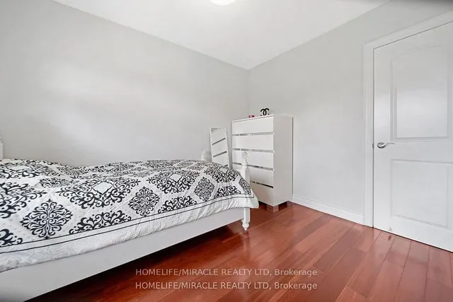 Additional property image - 90 Deanvar Ave