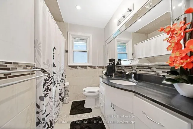 Additional property image - 90 Deanvar Ave