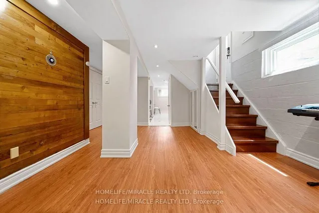 Additional property image - 90 Deanvar Ave