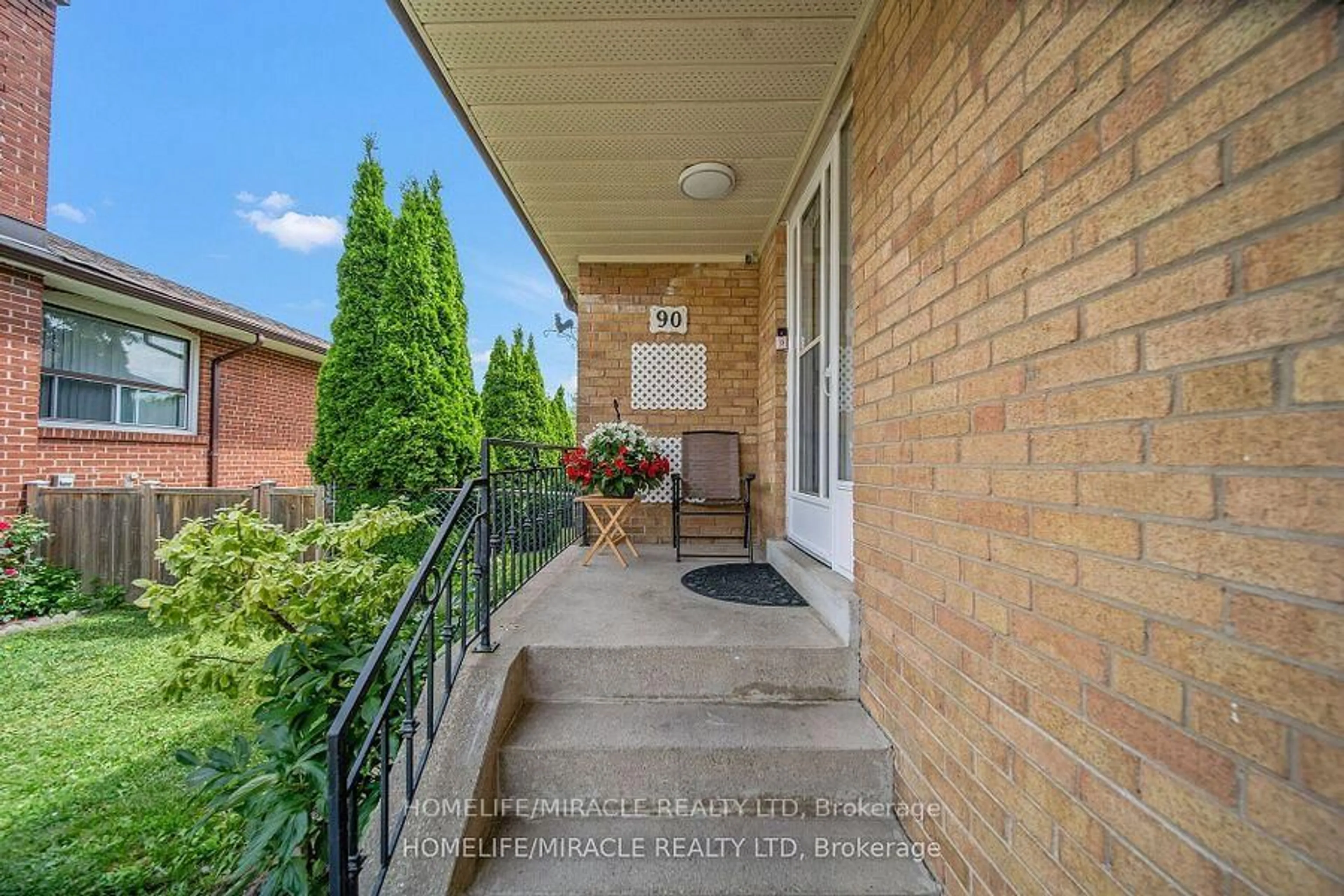 Unknown for 90 Deanvar Ave, Toronto Ontario M1R 2N3