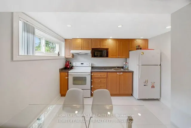 Additional property image - 90 Deanvar Ave