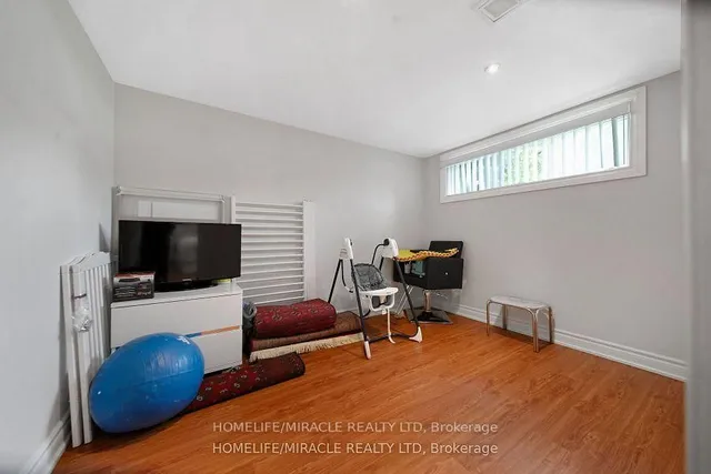 Additional property image - 90 Deanvar Ave