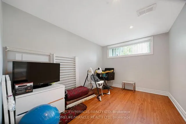 Additional property image - 90 Deanvar Ave