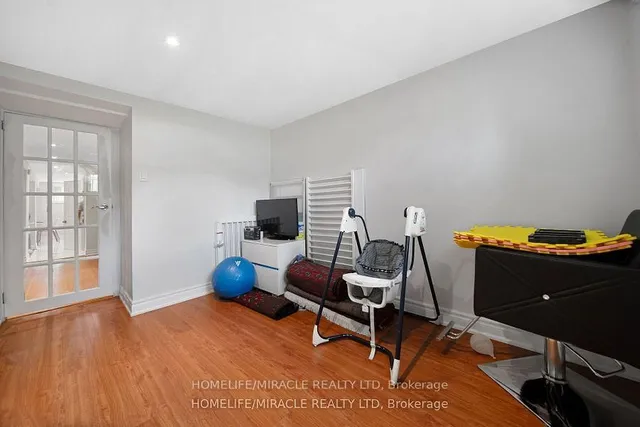 Additional property image - 90 Deanvar Ave
