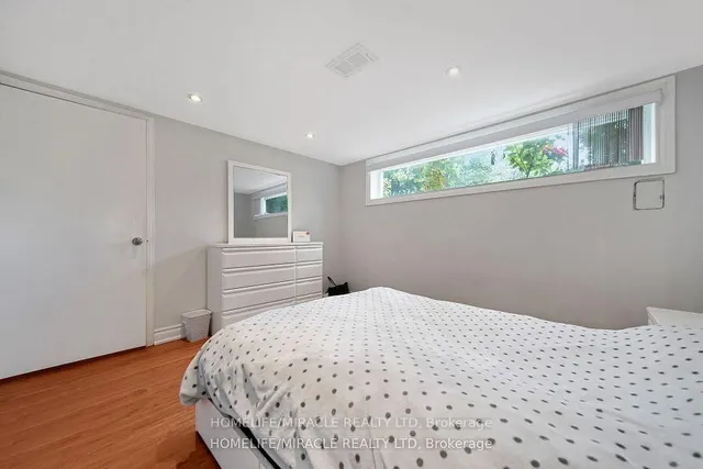 Additional property image - 90 Deanvar Ave