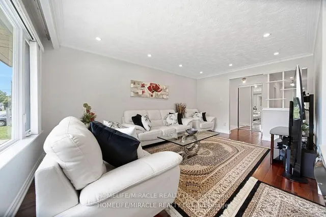Additional property image - 90 Deanvar Ave