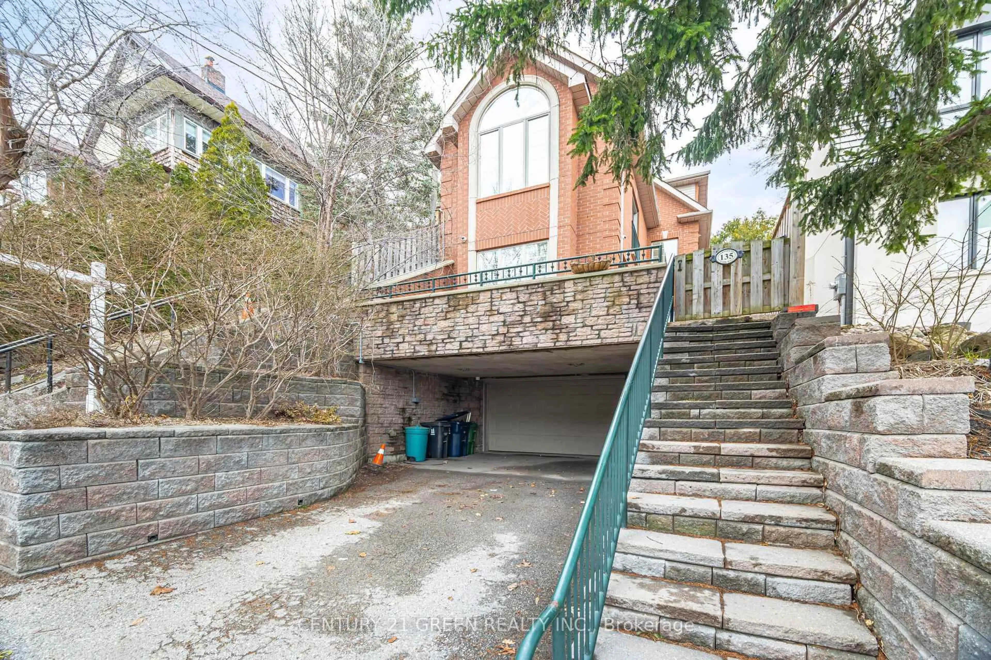 Stairs for 135 Glenmount Park Rd, Toronto Ontario M4E 2N3