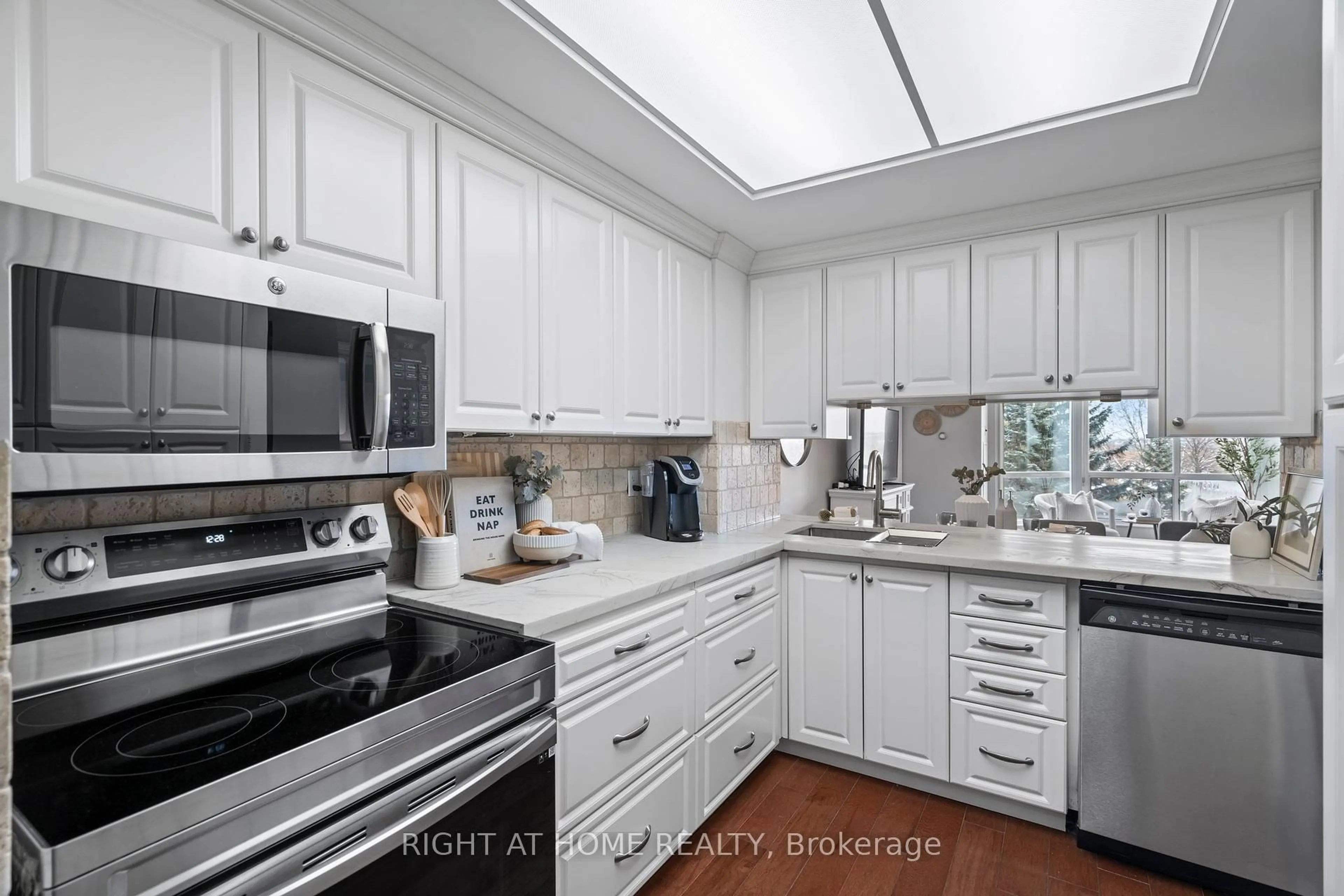 Open concept kitchen, ceramic/tile floor for 712 Rossland Rd #415, Whitby Ontario L1N 9E8