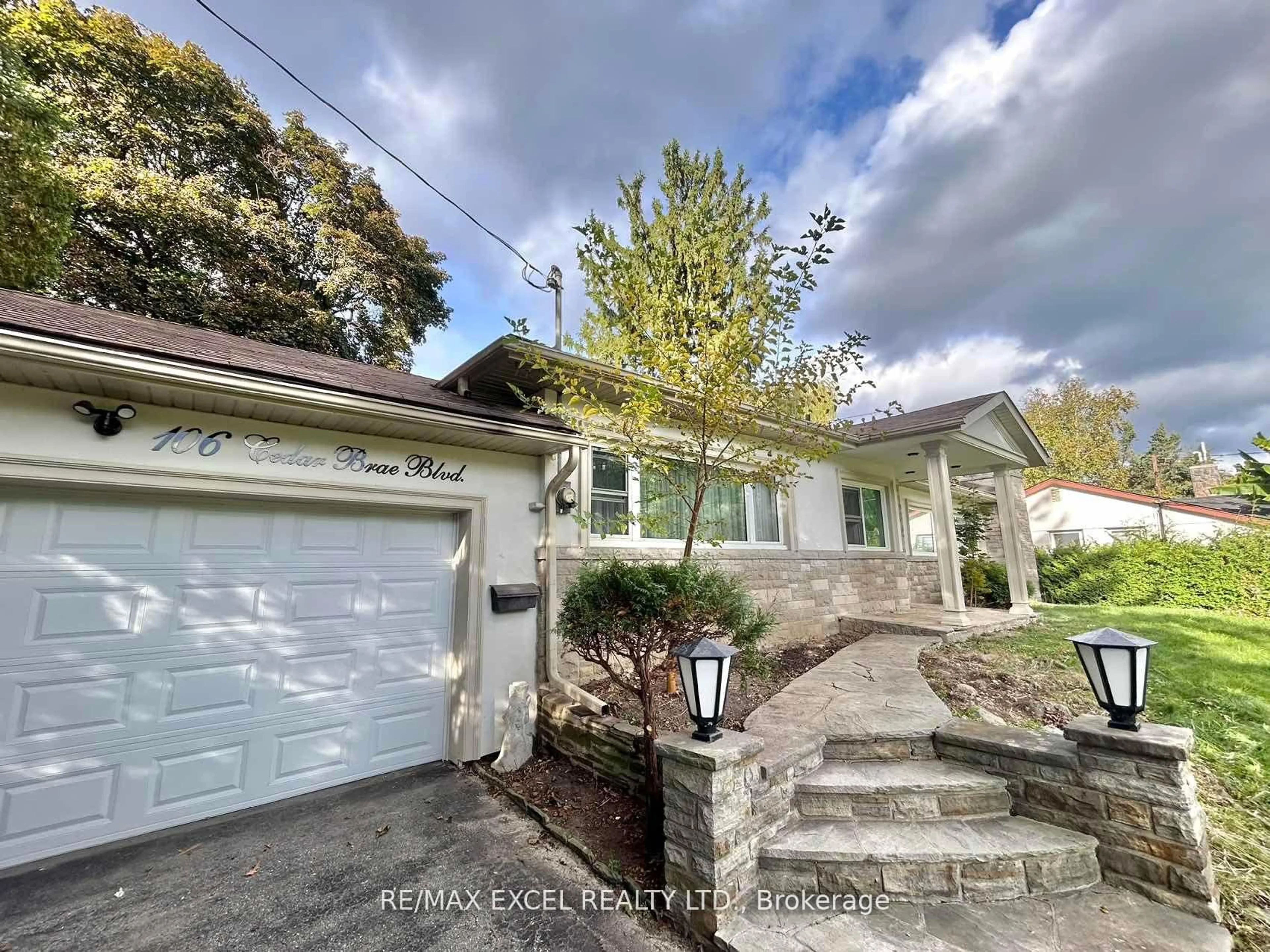 A pic from outside/outdoor area/front of a property/back of a property/a pic from drone, street for 106 Cedar Brae Blvd, Toronto Ontario M1J 2K5