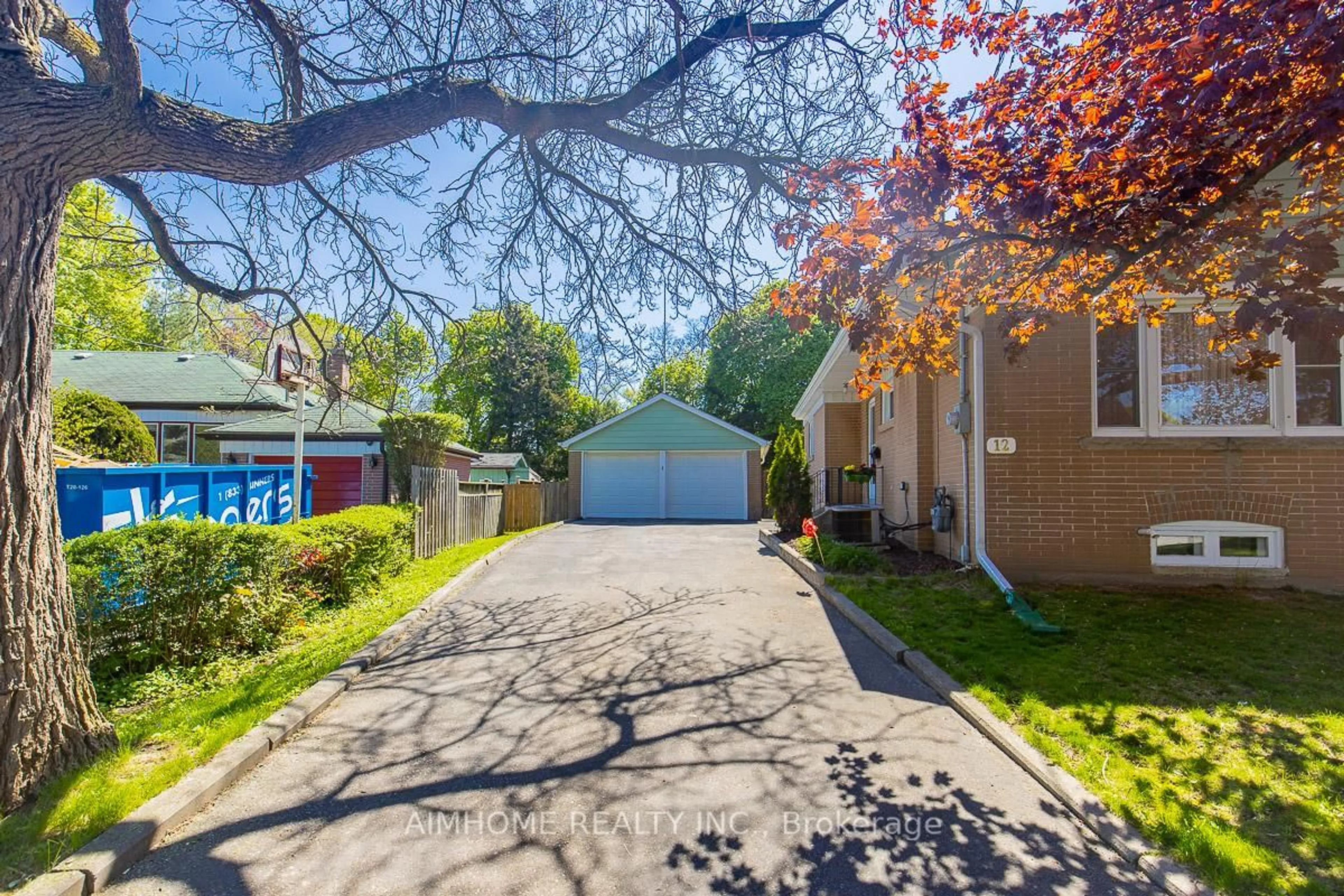 A pic from outside/outdoor area/front of a property/back of a property/a pic from drone, street for 12 Canham Cres, Toronto Ontario M1S 2H6
