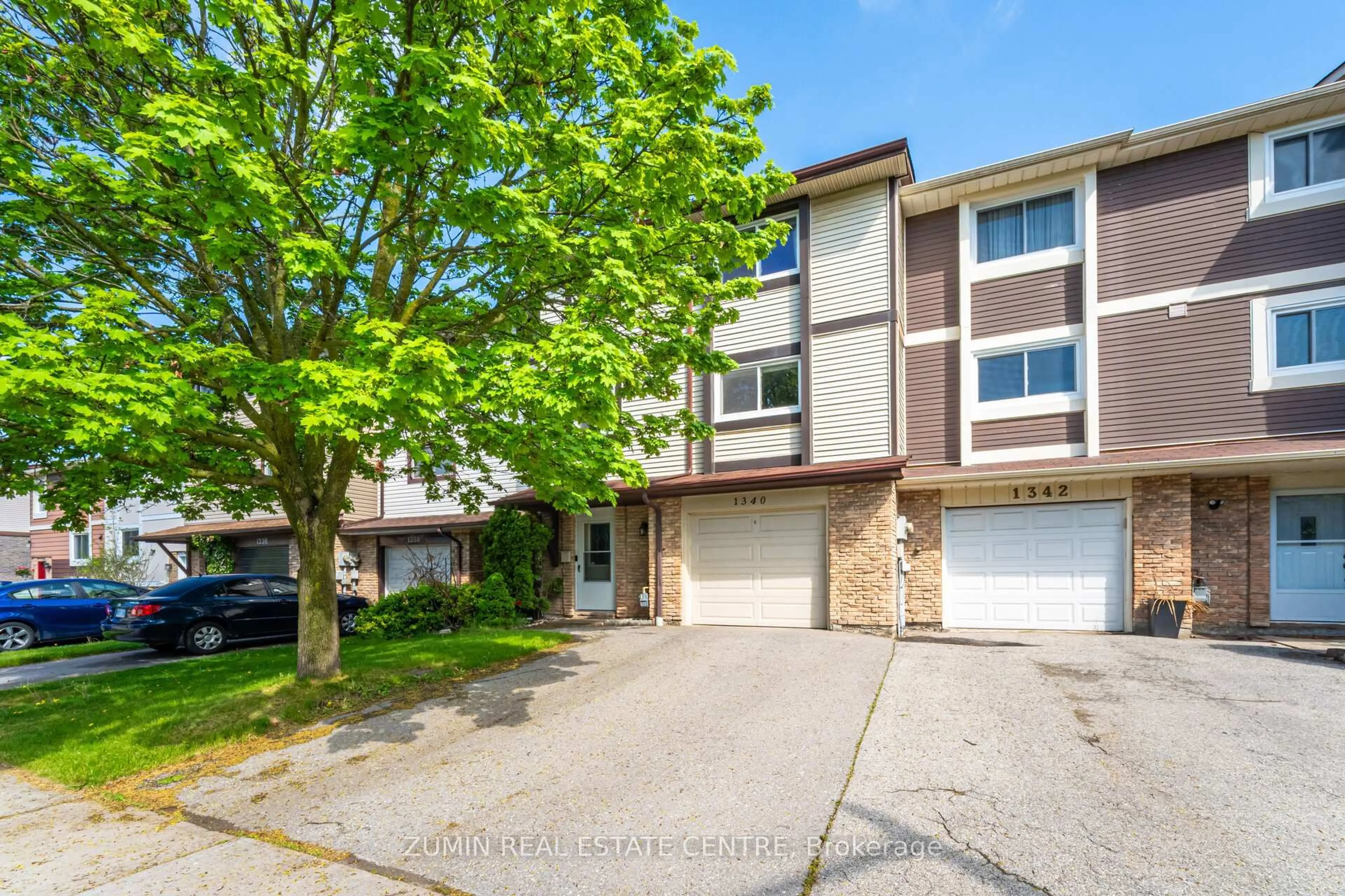 A pic from outside/outdoor area/front of a property/back of a property/a pic from drone, street for 1340 Brands Crt, Pickering Ontario L1V 2V4