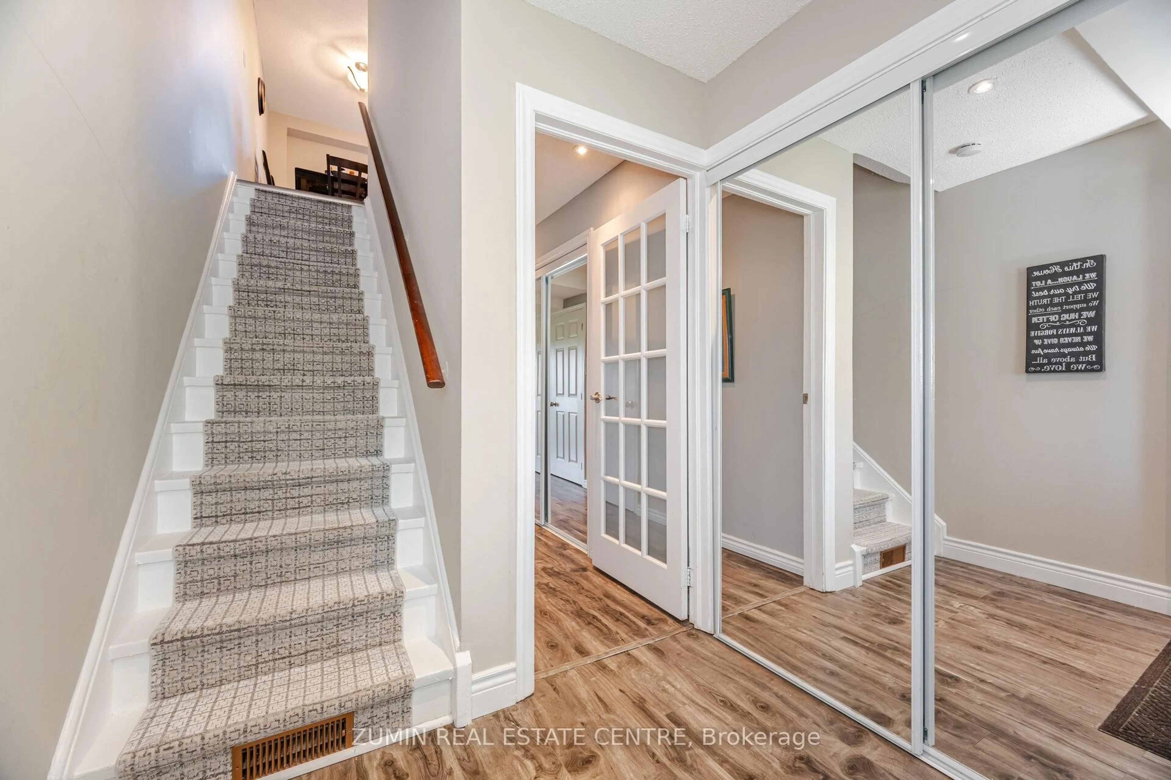 Indoor entryway for 1340 Brands Crt, Pickering Ontario L1V 2V4